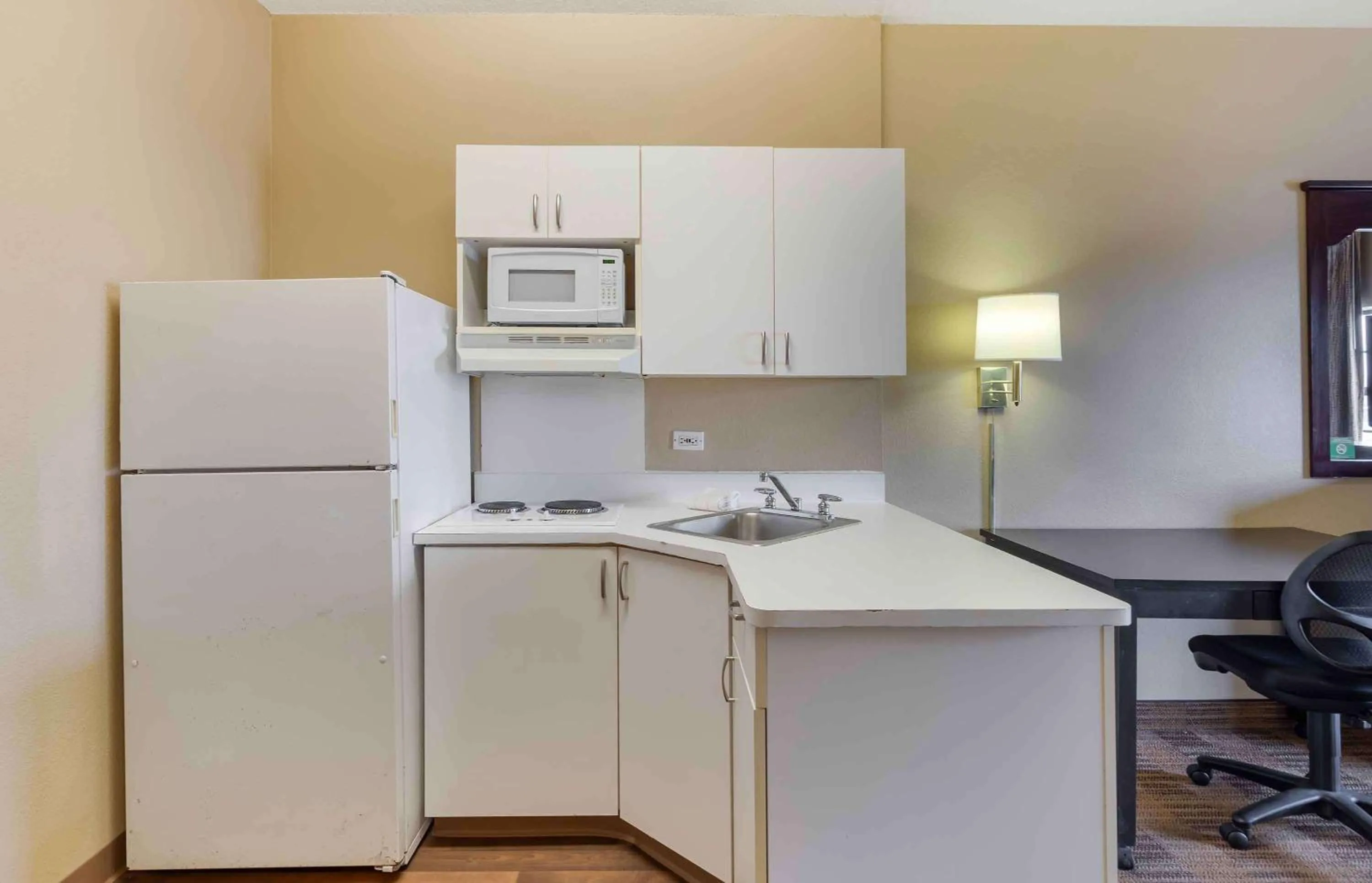 Bedroom in Extended Stay America Suites - Chicago - Elmhurst - O'Hare