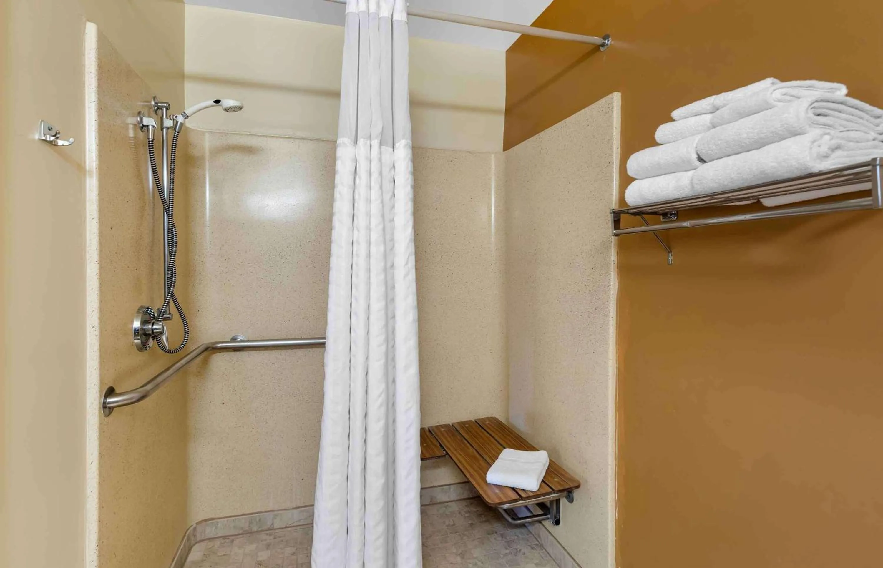 Bathroom in Extended Stay America Suites - Chicago - Elmhurst - O'Hare