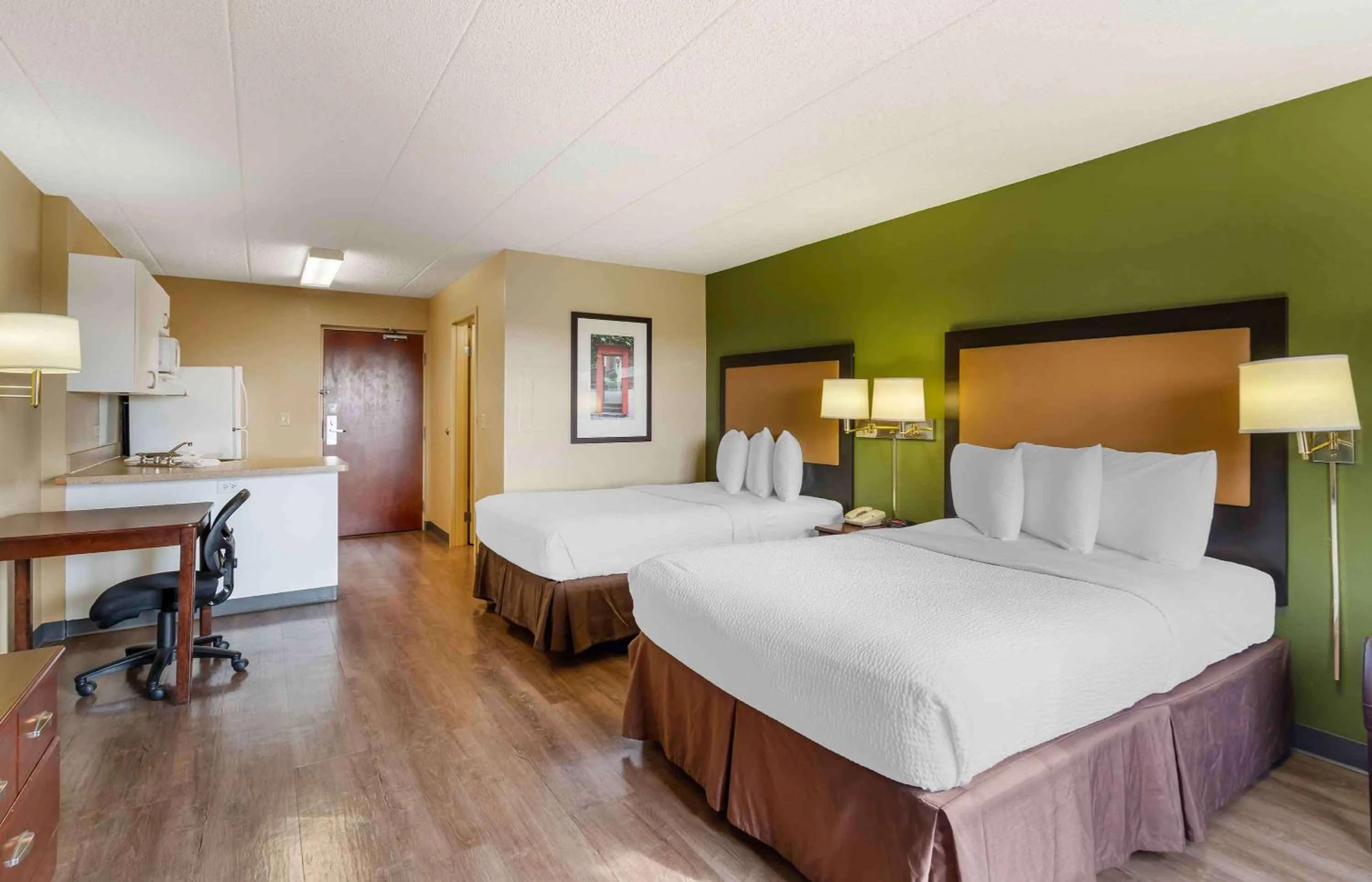 Bedroom, Bed in Extended Stay America Suites - Chicago - Elmhurst - O'Hare