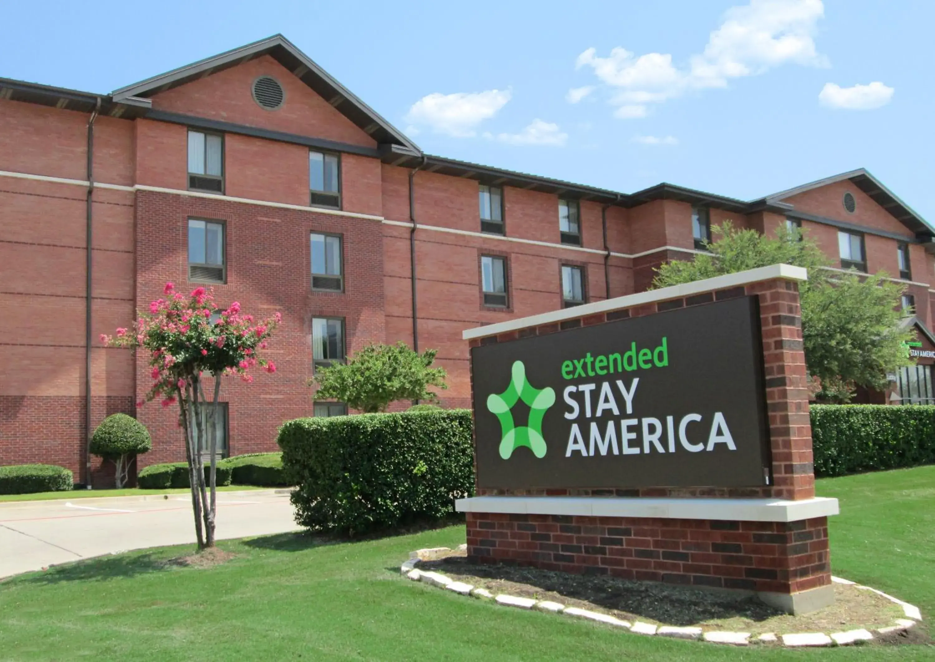 Property building in Extended Stay America Select Suites - Dallas - Las Colinas - Meadow Creek Dr Property building in Extended Stay America Select Suites - Dallas - Las Colinas - Meadow Creek Dr