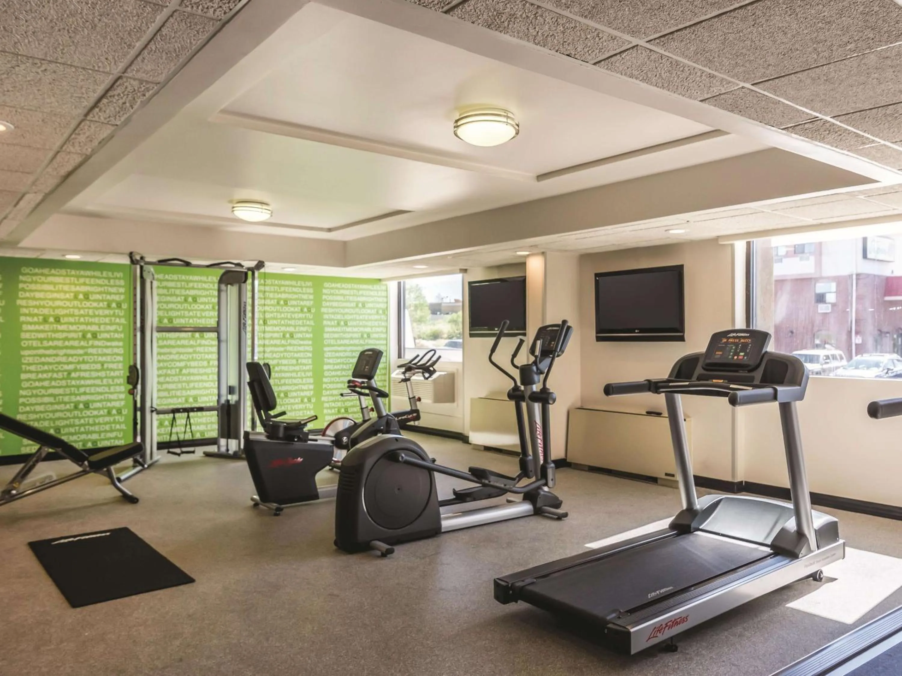 Fitness centre/facilities in La Quinta by Wyndham Colorado Springs North