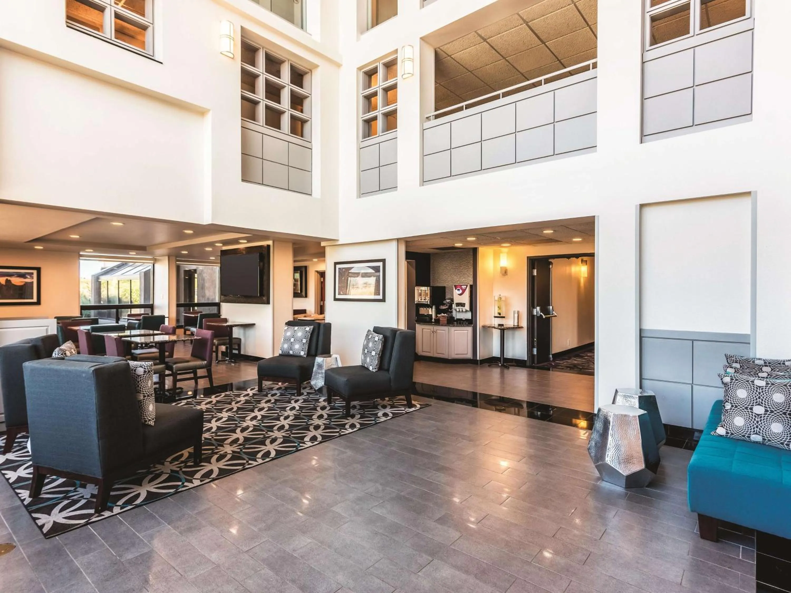 Lobby or reception in La Quinta by Wyndham Colorado Springs North