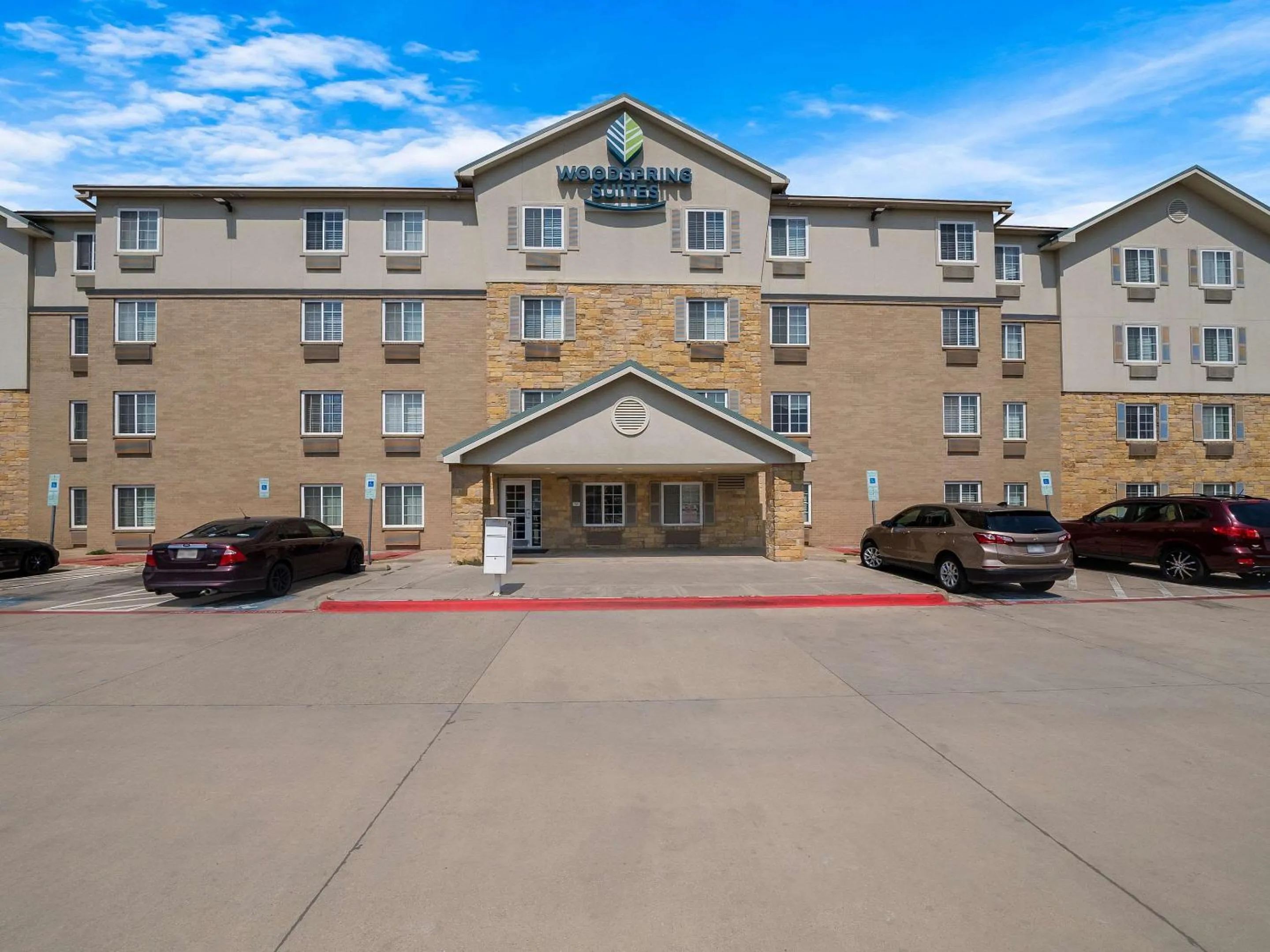 Property building in WoodSpring Suites Dallas Rockwall