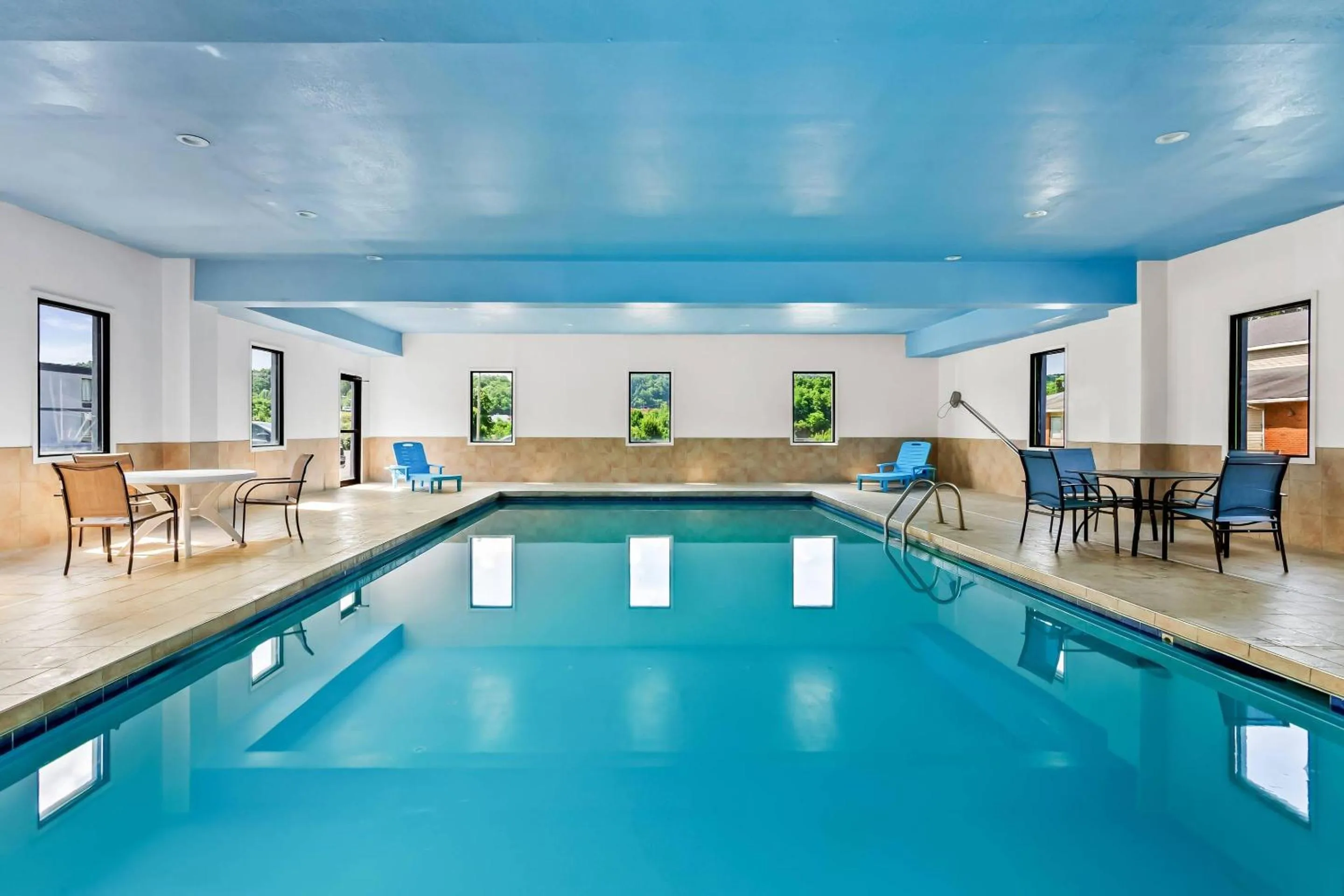 Swimming pool in Econo Lodge Mt Hope - Beckley