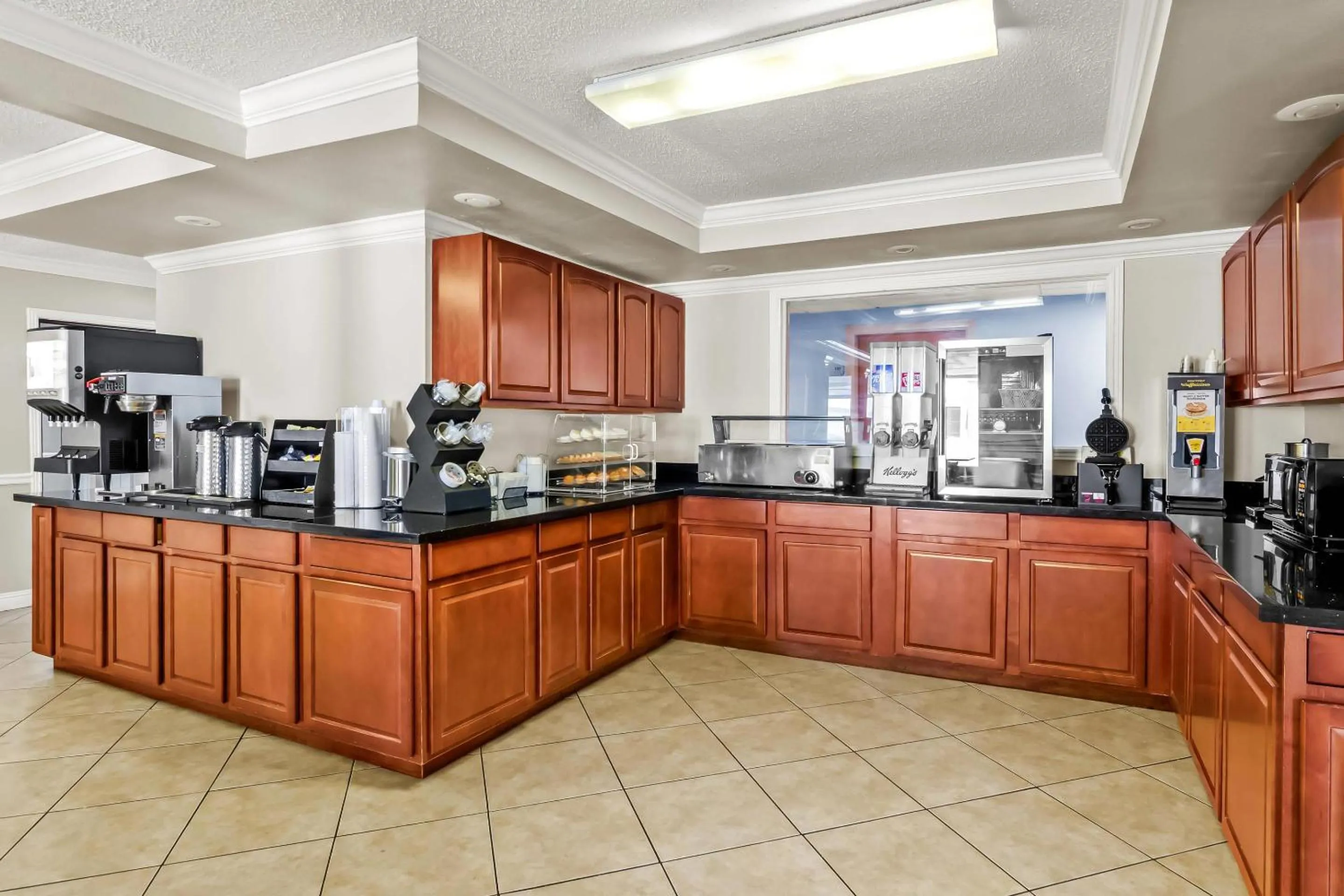 Breakfast in Econo Lodge Mt Hope - Beckley