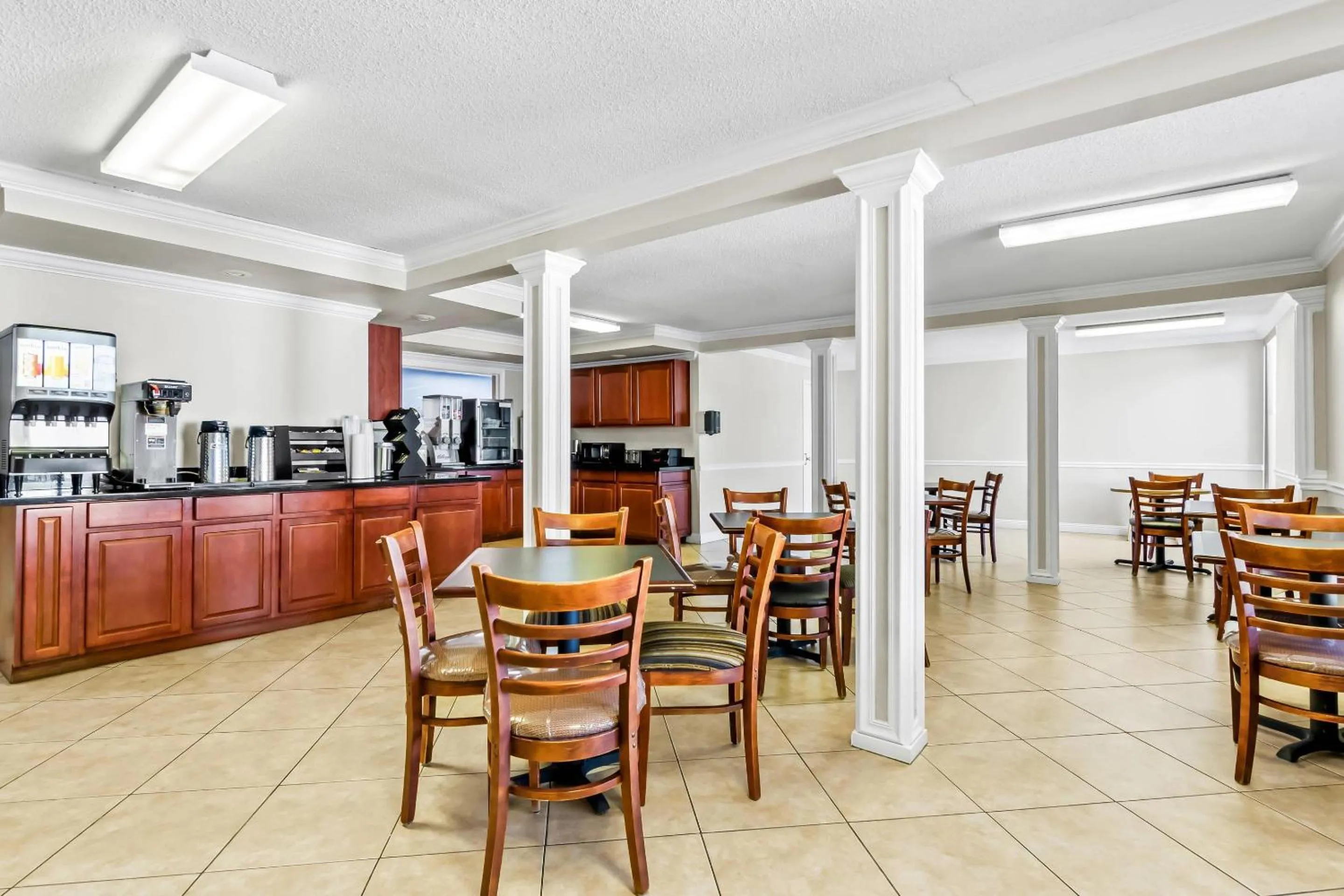 Breakfast in Econo Lodge Mt Hope - Beckley