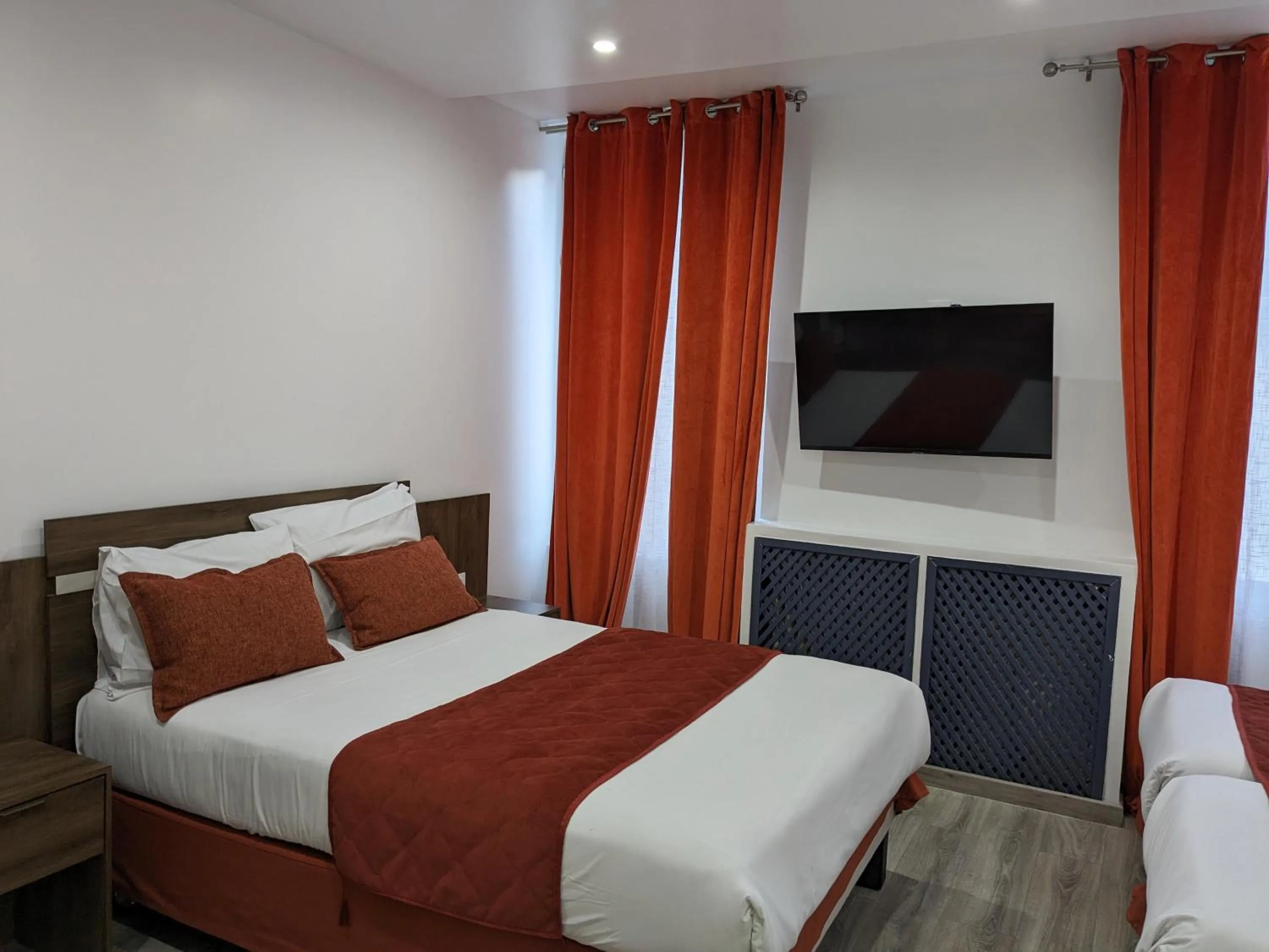 TV and multimedia, Bed in Hotel Morand