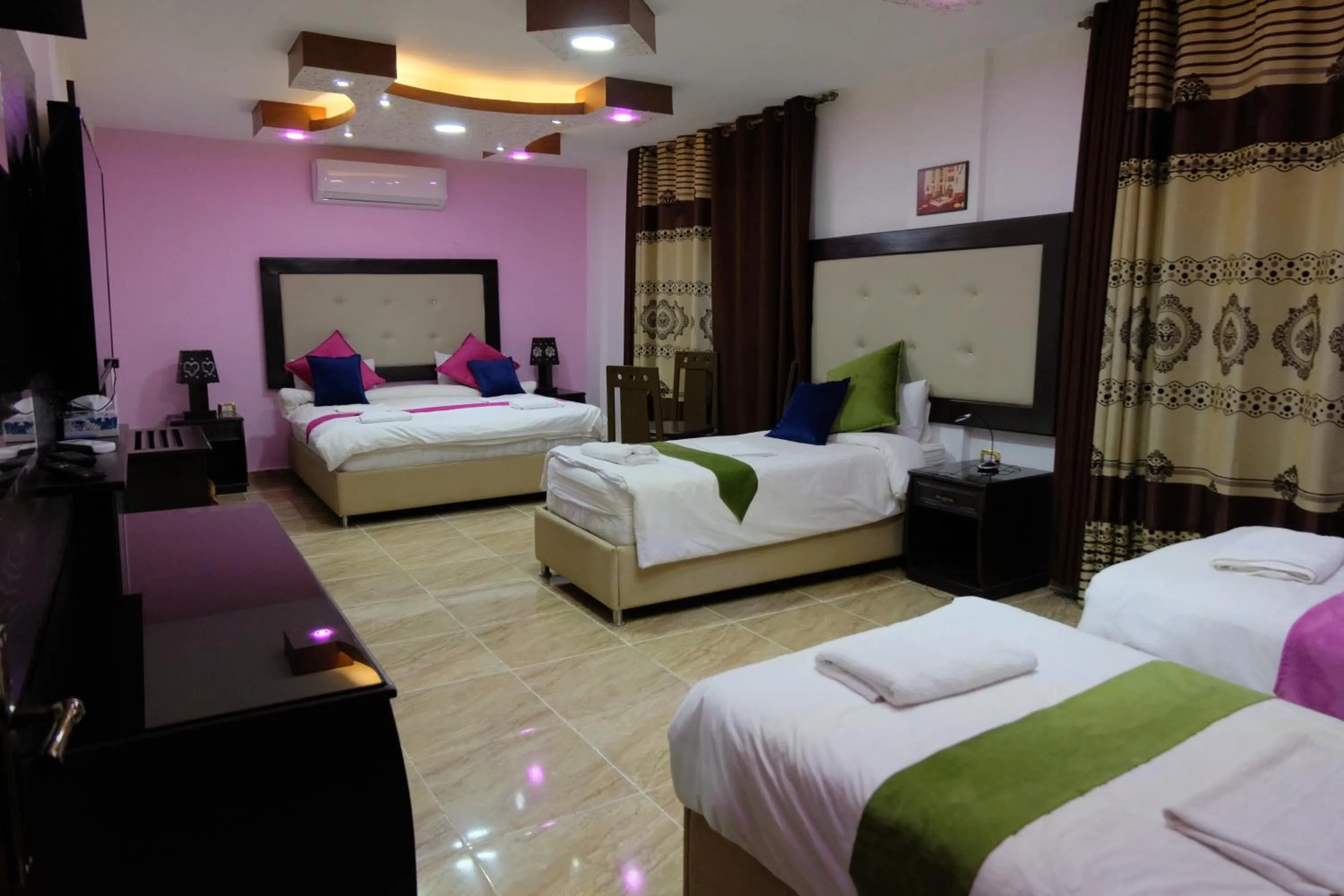 Bedroom, Bed in Petra Guests Hotel