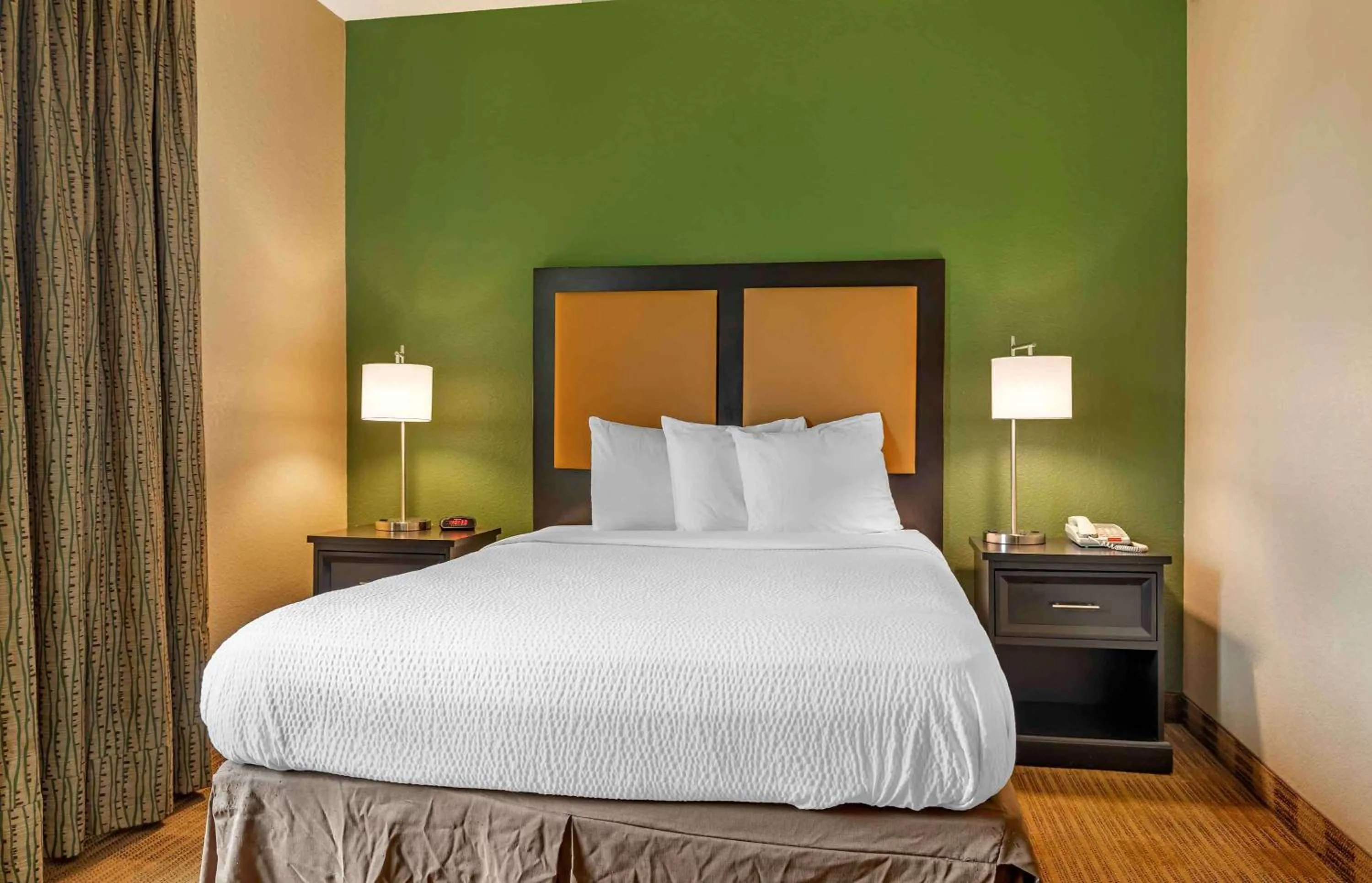 Bedroom in Extended Stay America Suites - Dallas - Frankford Road