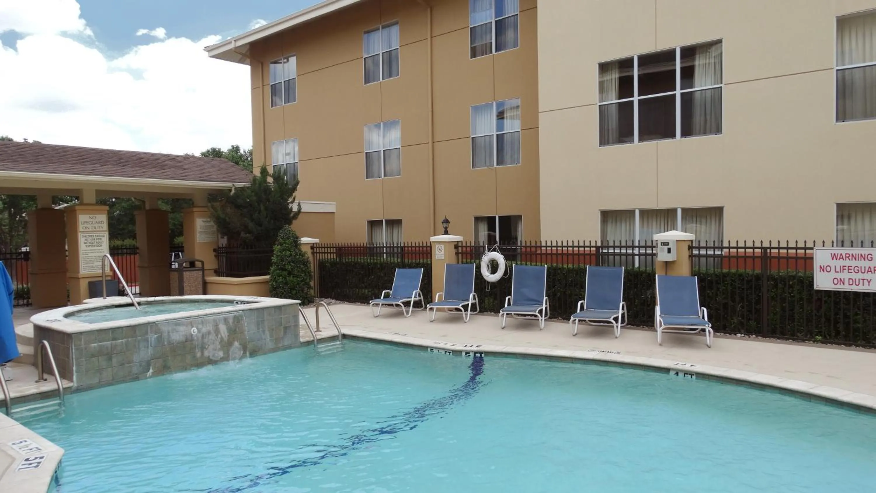 Swimming pool in Extended Stay America Suites - Dallas - Frankford Road