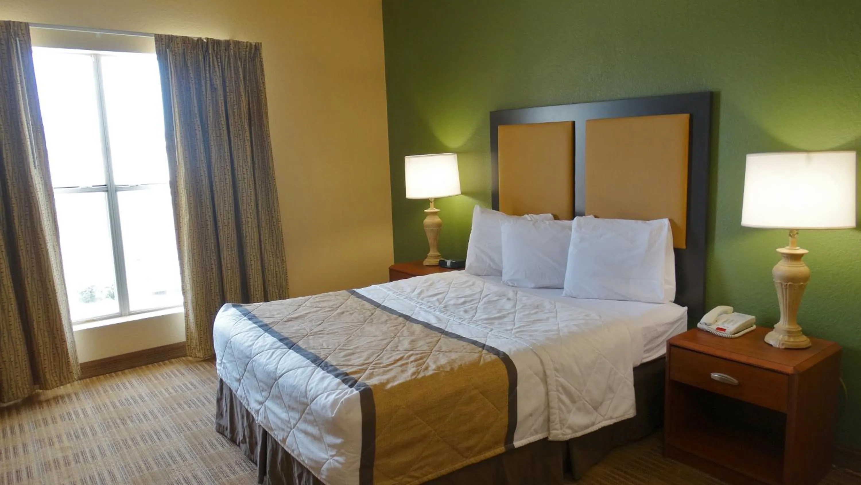 Bed in Extended Stay America Suites - Dallas - Frankford Road