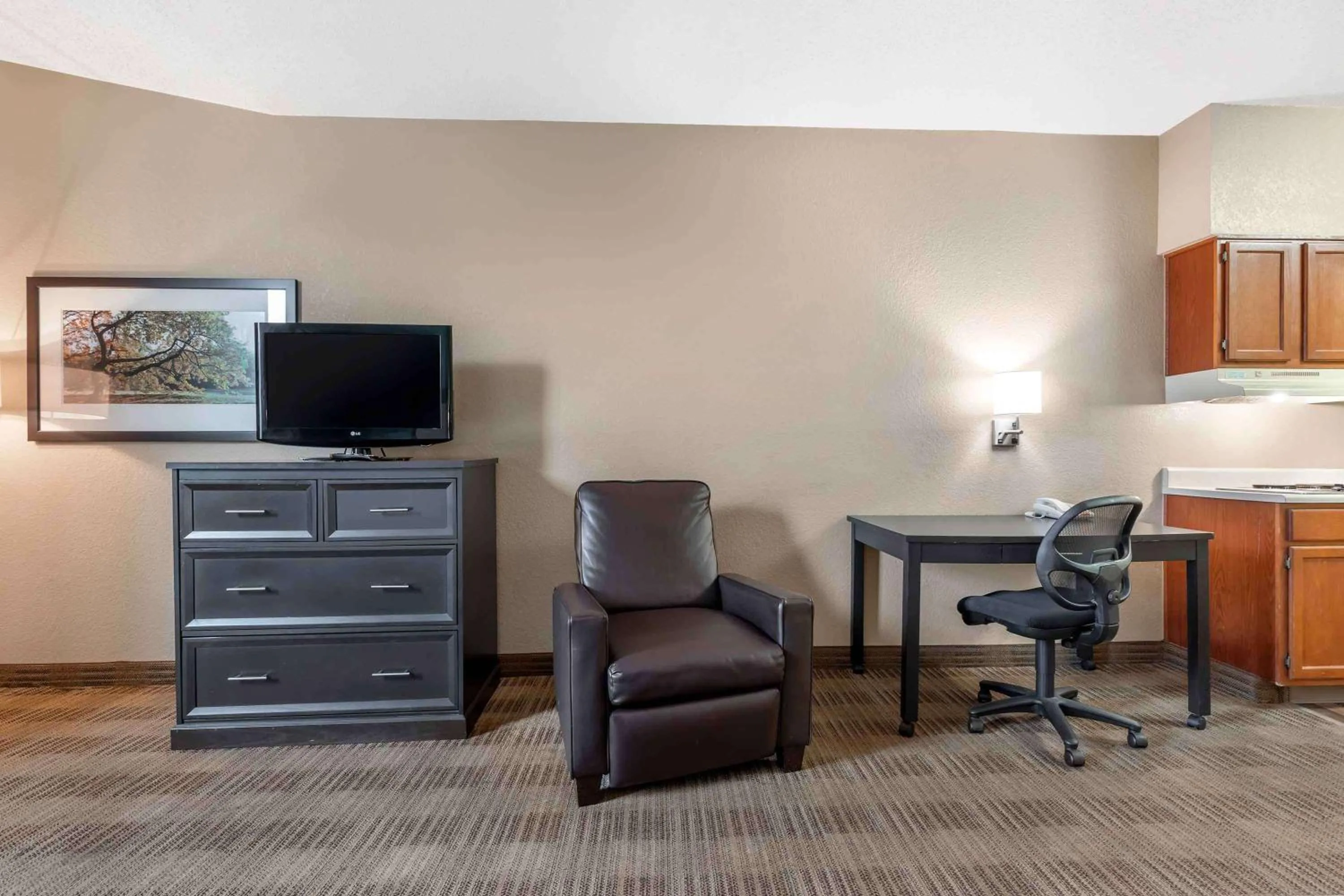 Bedroom in Extended Stay America Suites - Dallas - Frankford Road