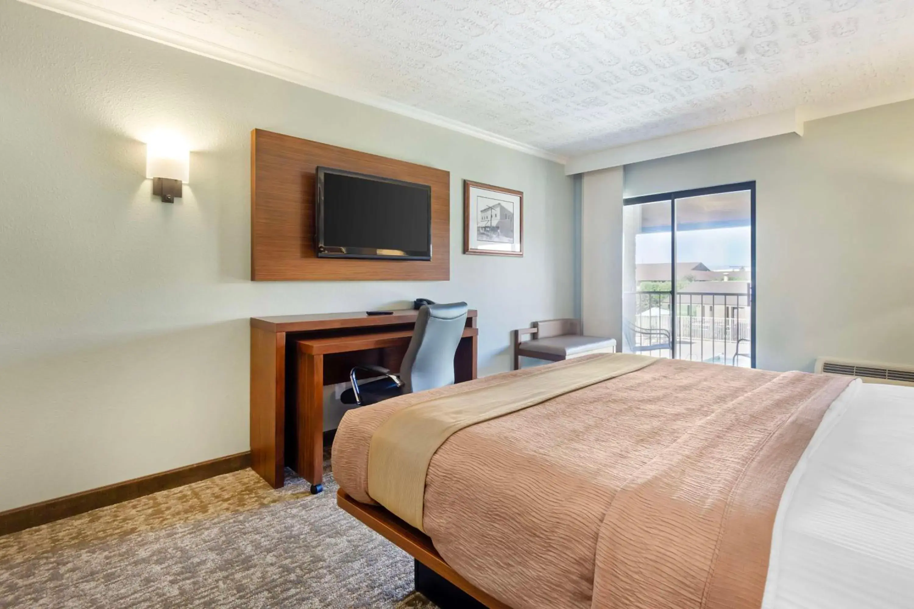 King Room with Balcony in Best Western Plus Ahtanum Inn King Room with Balcony in Best Western Plus Ahtanum Inn