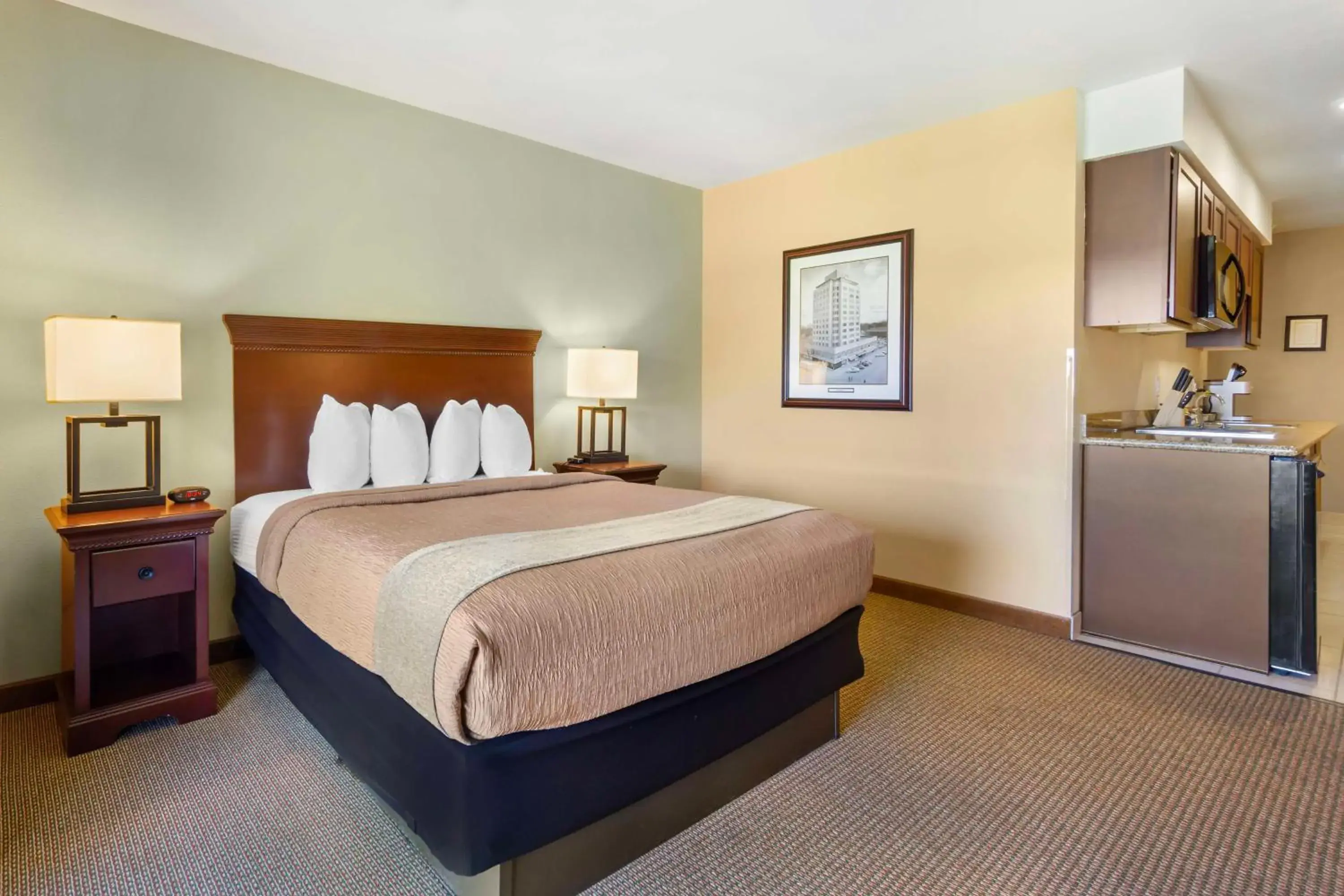 Studio Queen Suite with Balcony in Best Western Plus Ahtanum Inn Studio Queen Suite with Balcony in Best Western Plus Ahtanum Inn