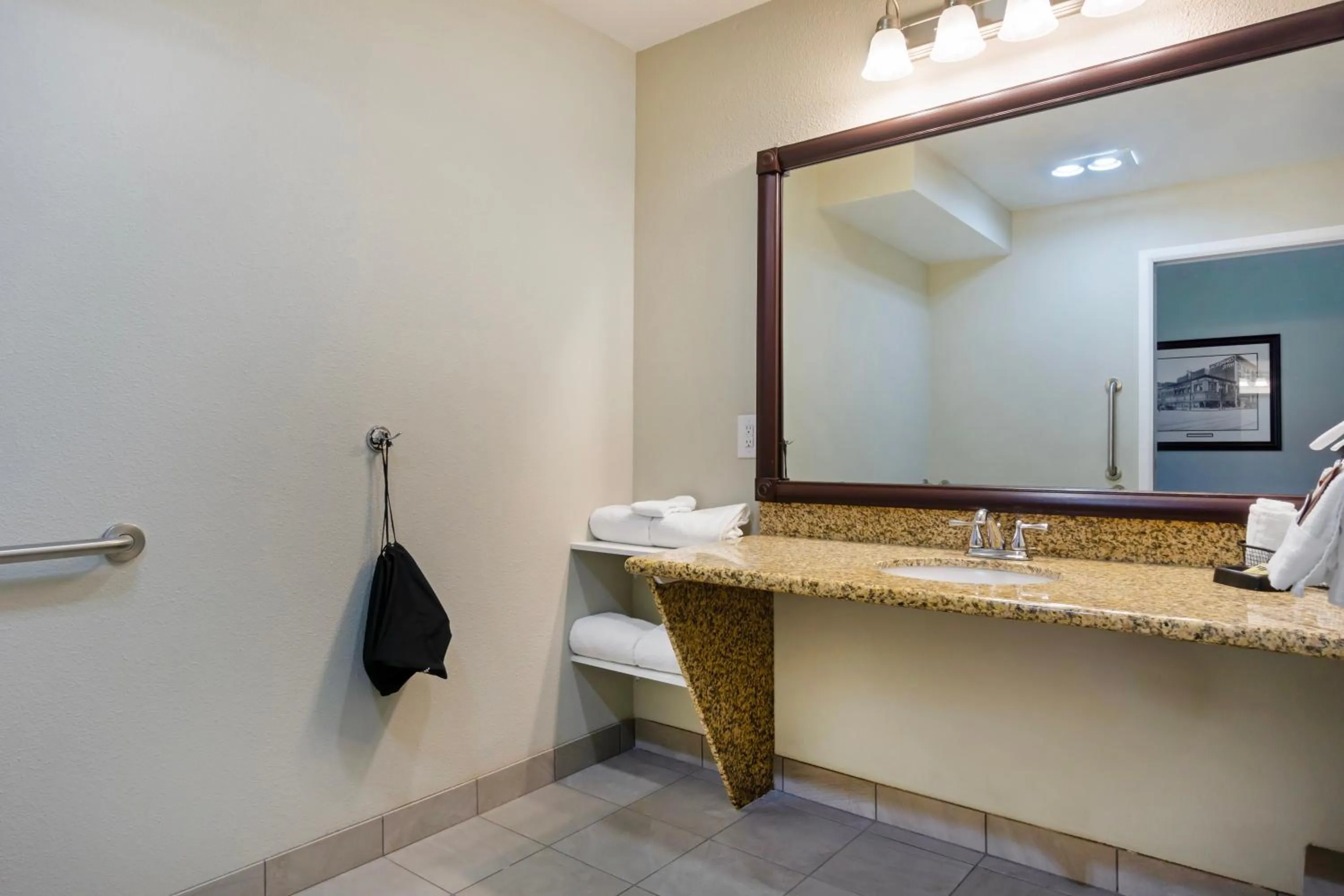 Bathroom in Best Western Plus Ahtanum Inn