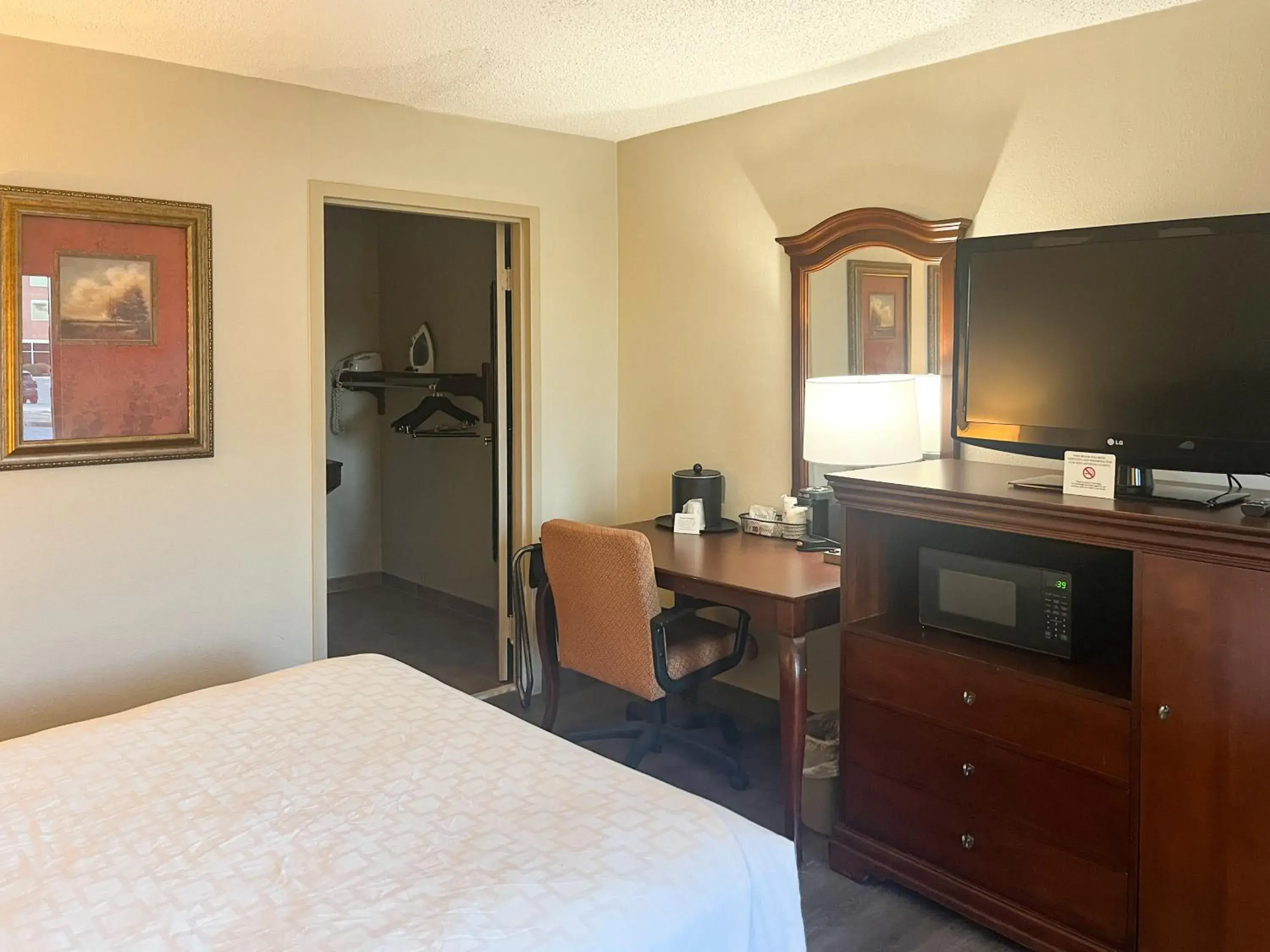 Queen Room - Smoking in Best Western Aquia Quantico Queen Room - Smoking in Best Western Aquia Quantico