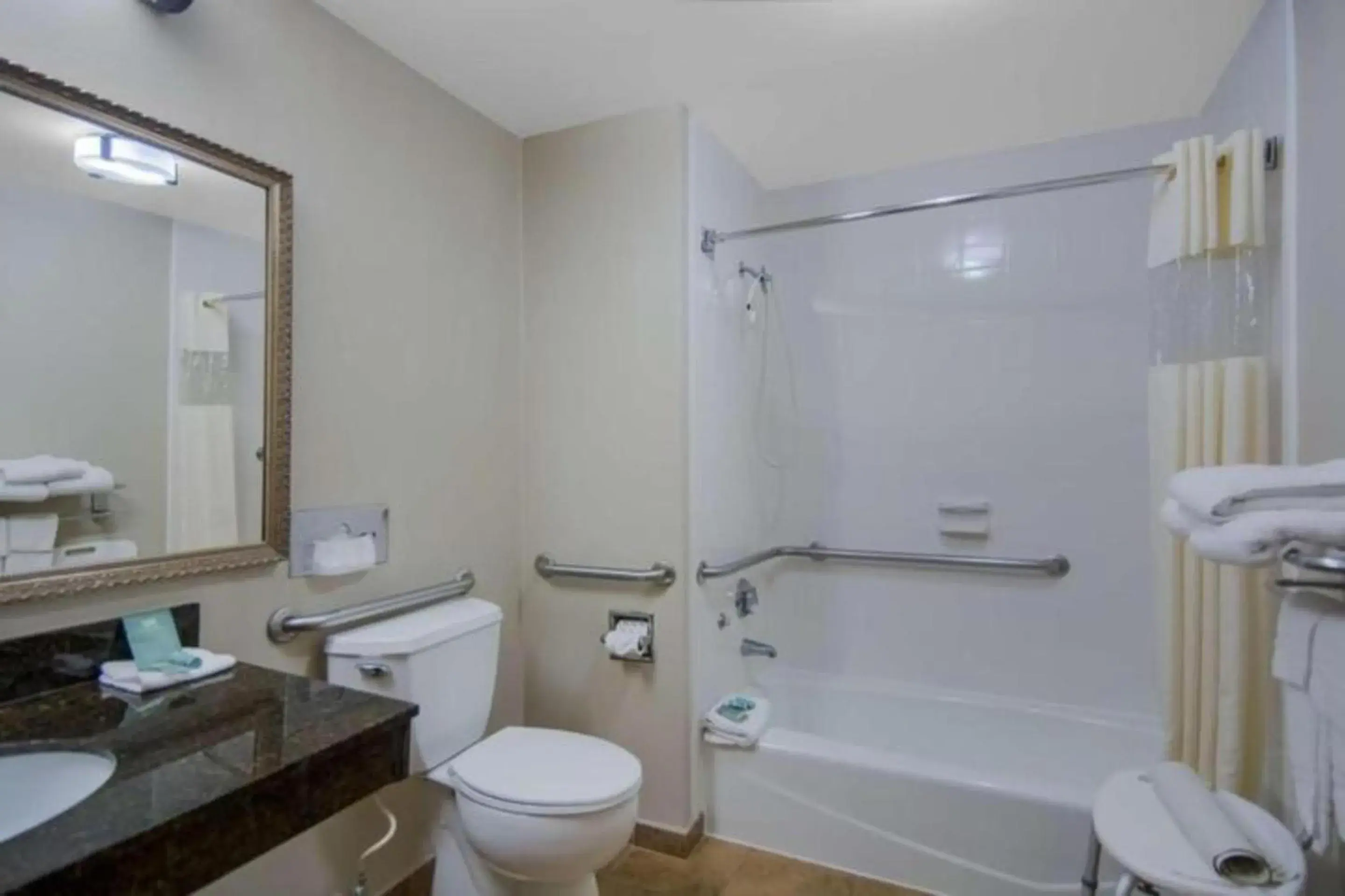 Bathroom in Best Western Aquia Quantico Bathroom in Best Western Aquia Quantico