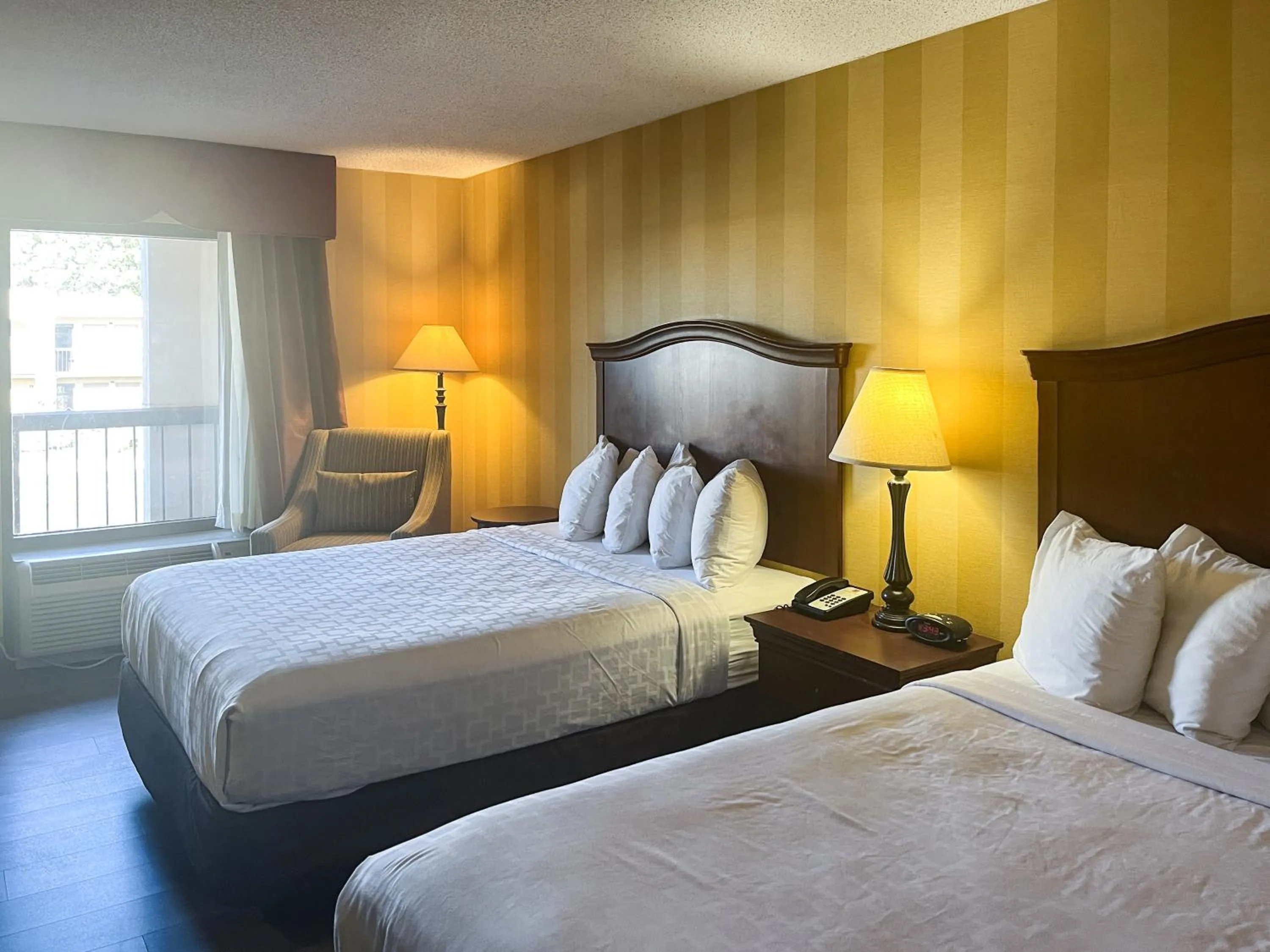 Photo of the whole room, Bed in Best Western Aquia Quantico