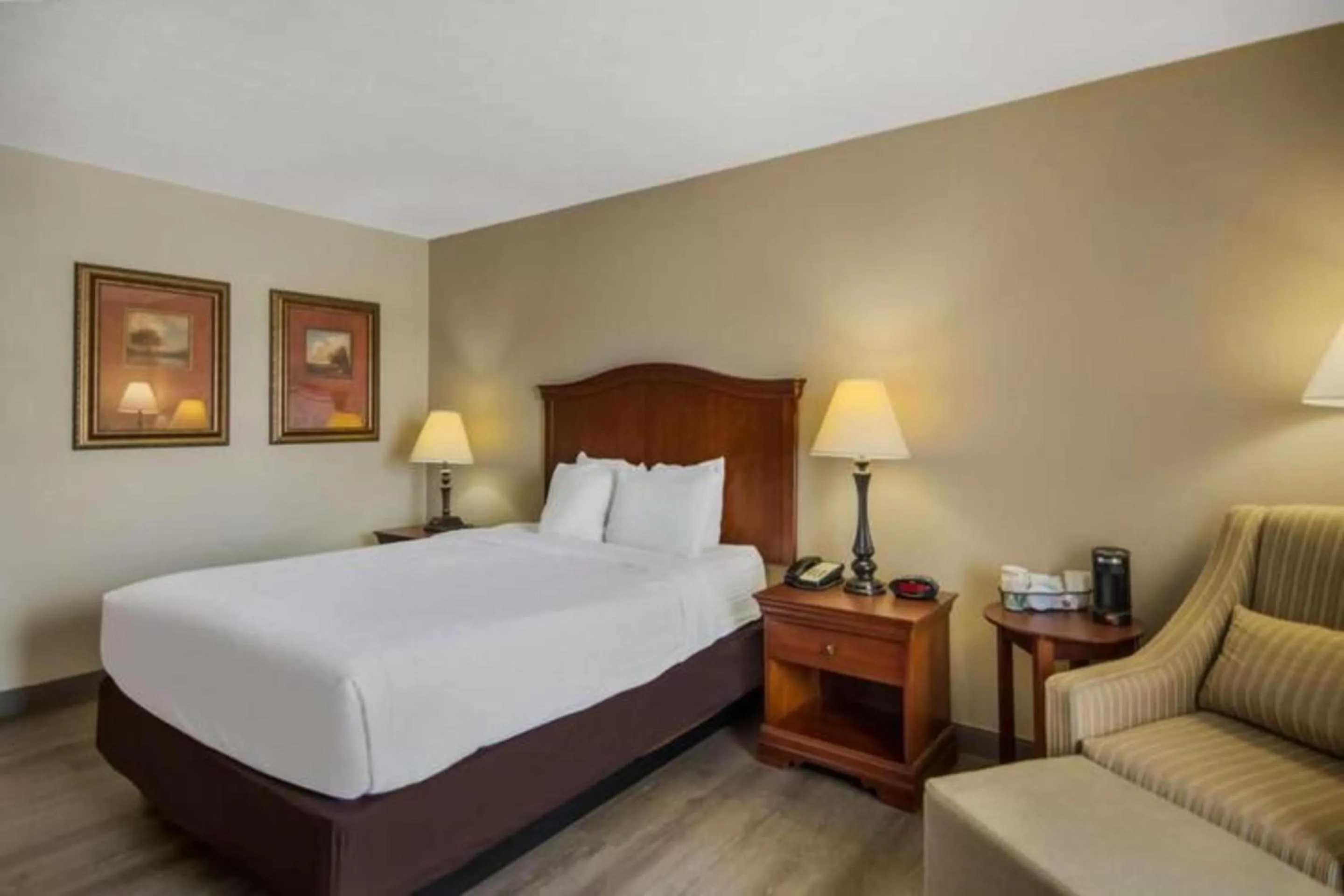 Bed in Best Western Aquia Quantico