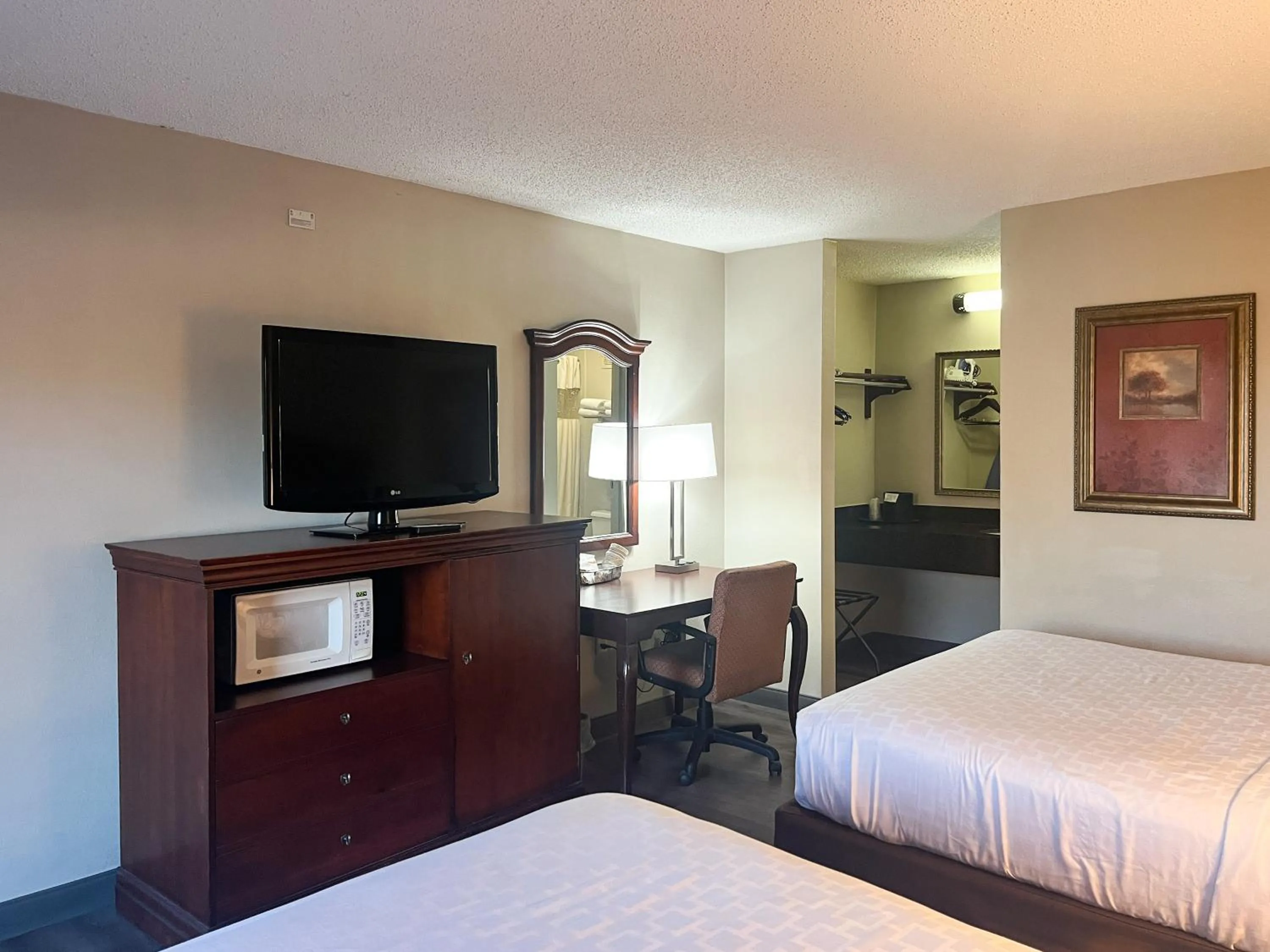 Photo of the whole room, Bed in Best Western Aquia Quantico