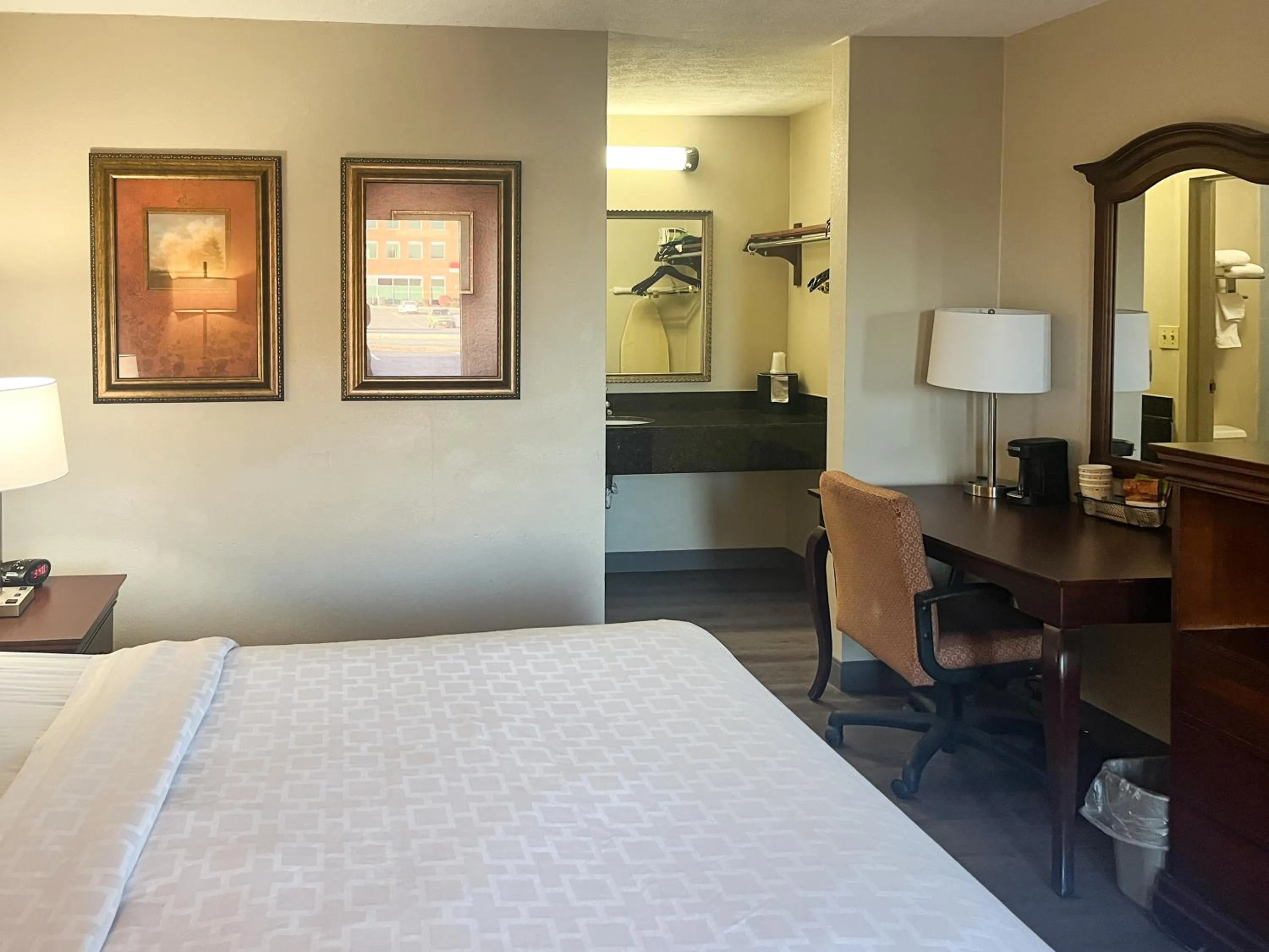 Photo of the whole room, Bed in Best Western Aquia Quantico