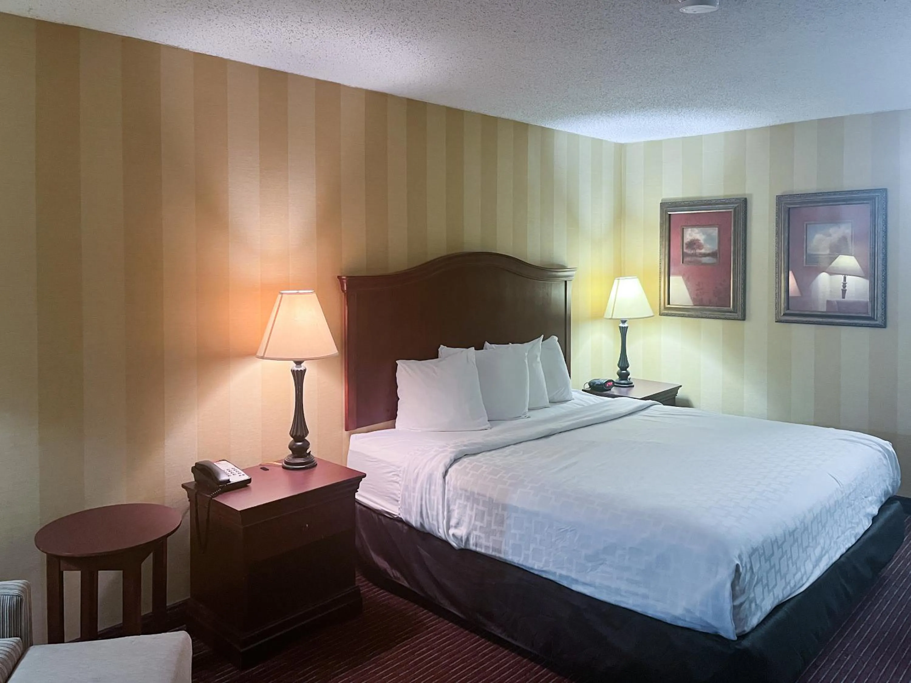 Photo of the whole room, Bed in Best Western Aquia Quantico
