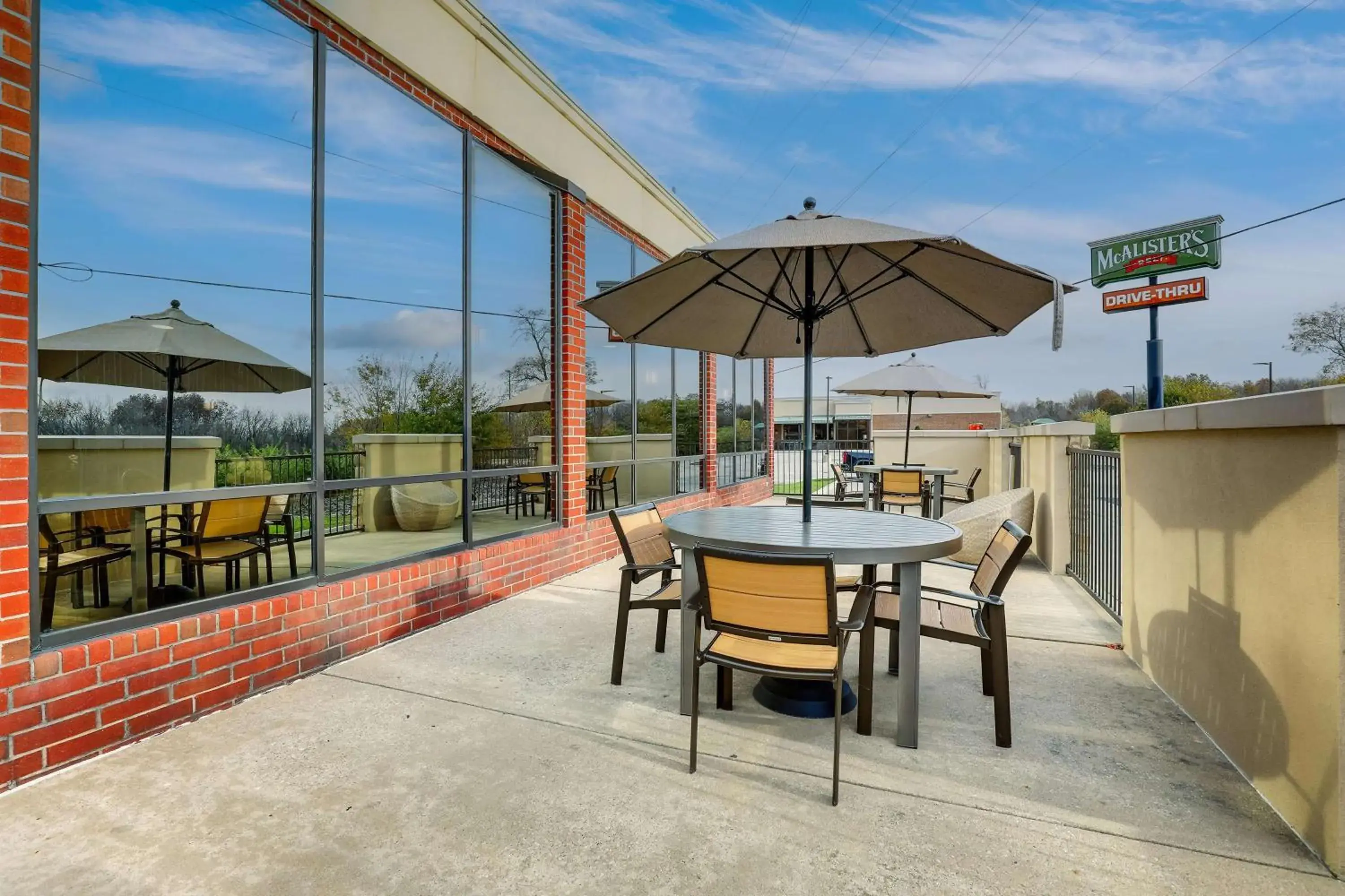 Property building in Drury Inn & Suites Springfield Property building in Drury Inn & Suites Springfield