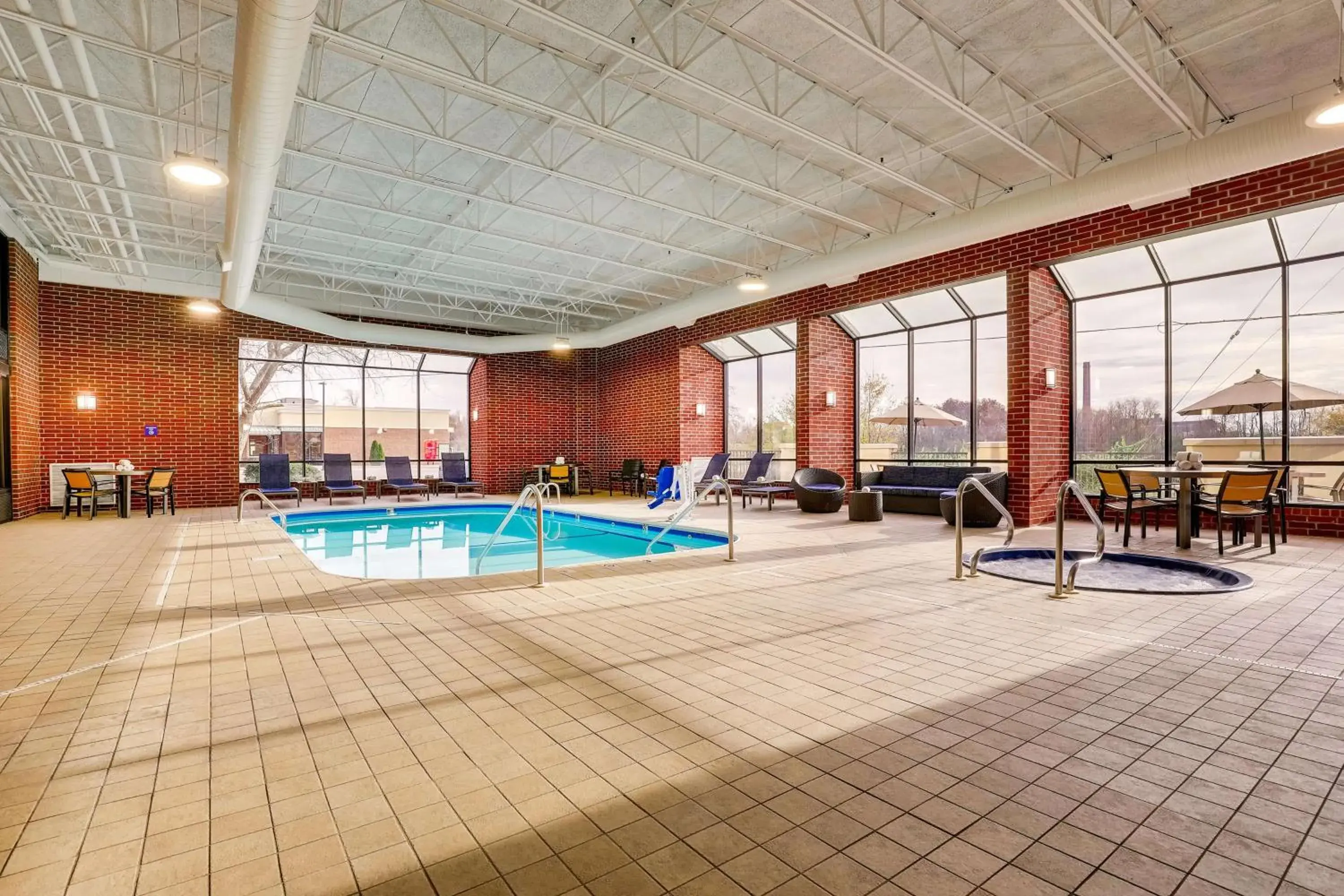 Pool view in Drury Inn & Suites Springfield Pool view in Drury Inn & Suites Springfield