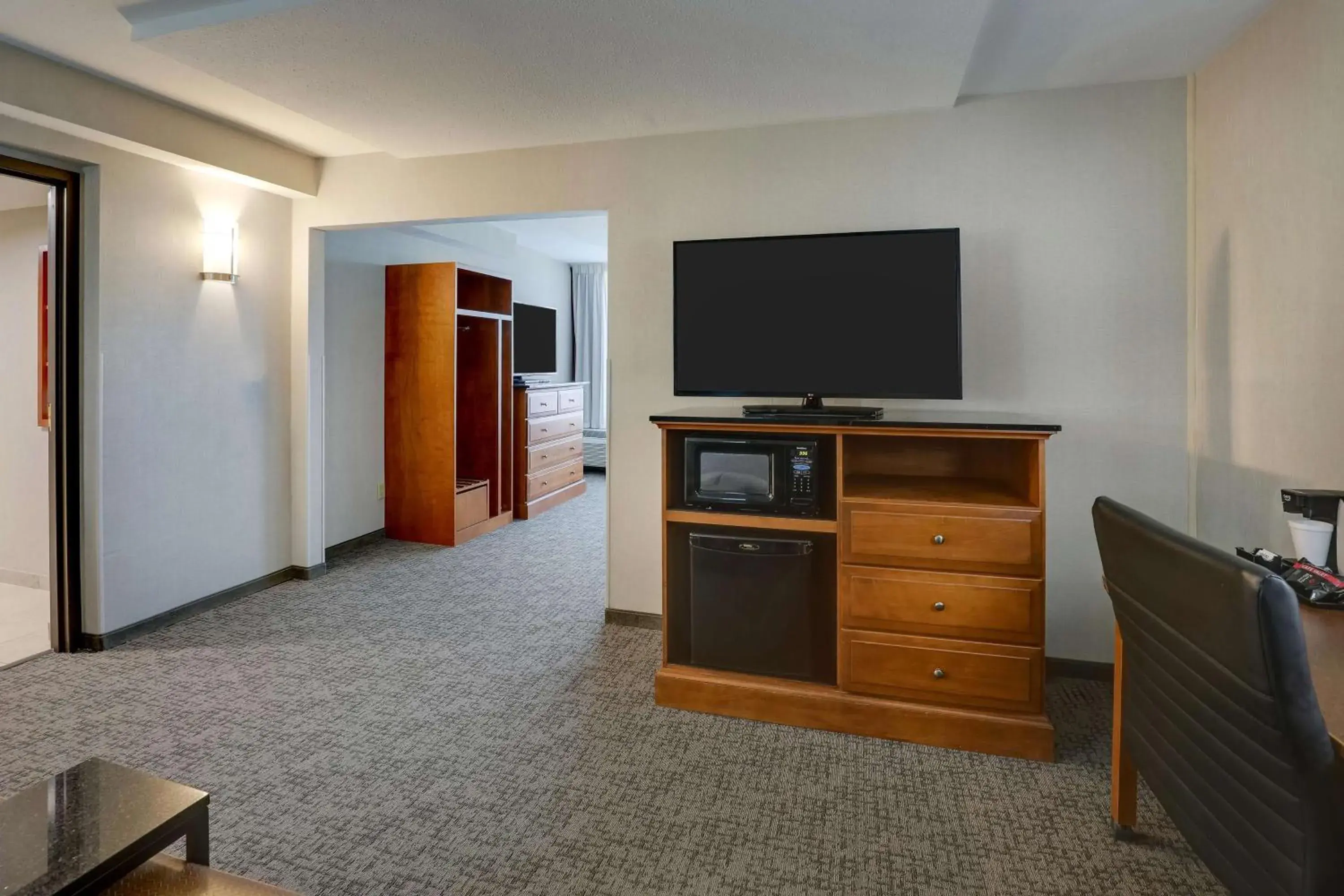 Bedroom in Drury Inn & Suites Springfield Bedroom in Drury Inn & Suites Springfield