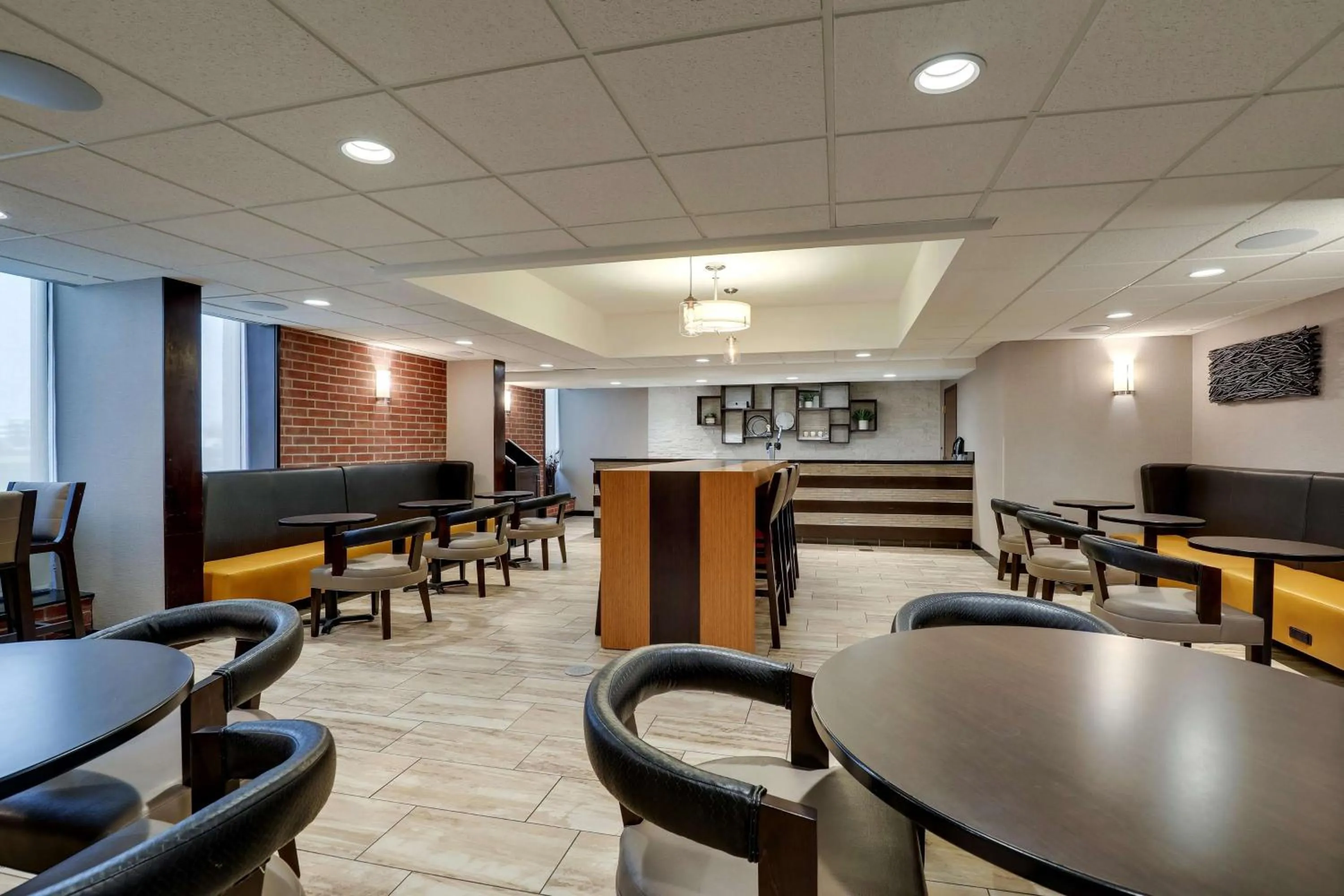 Property building in Drury Inn & Suites Springfield