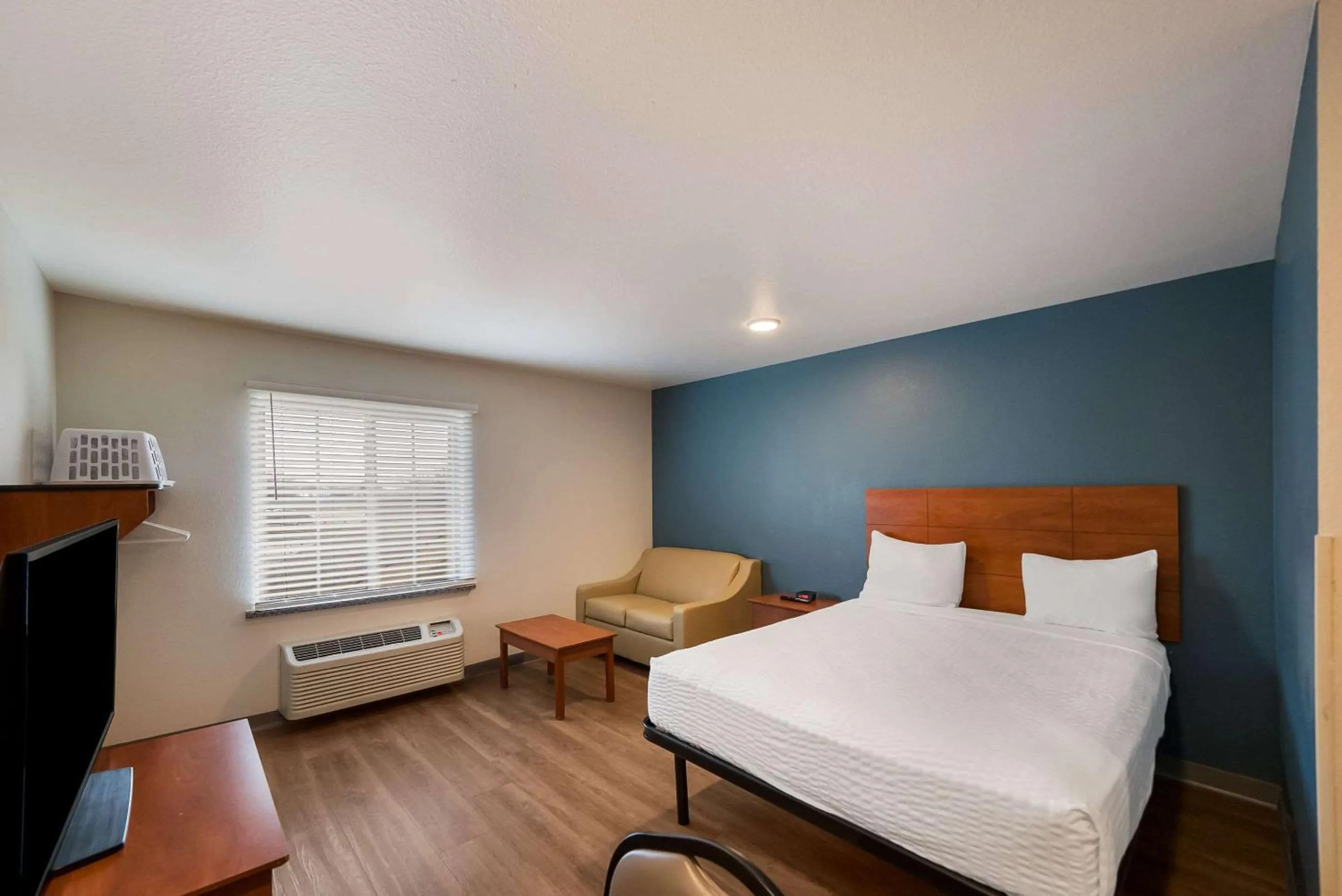 Bedroom, Bed in WoodSpring Suites Fort Worth Fossil Creek