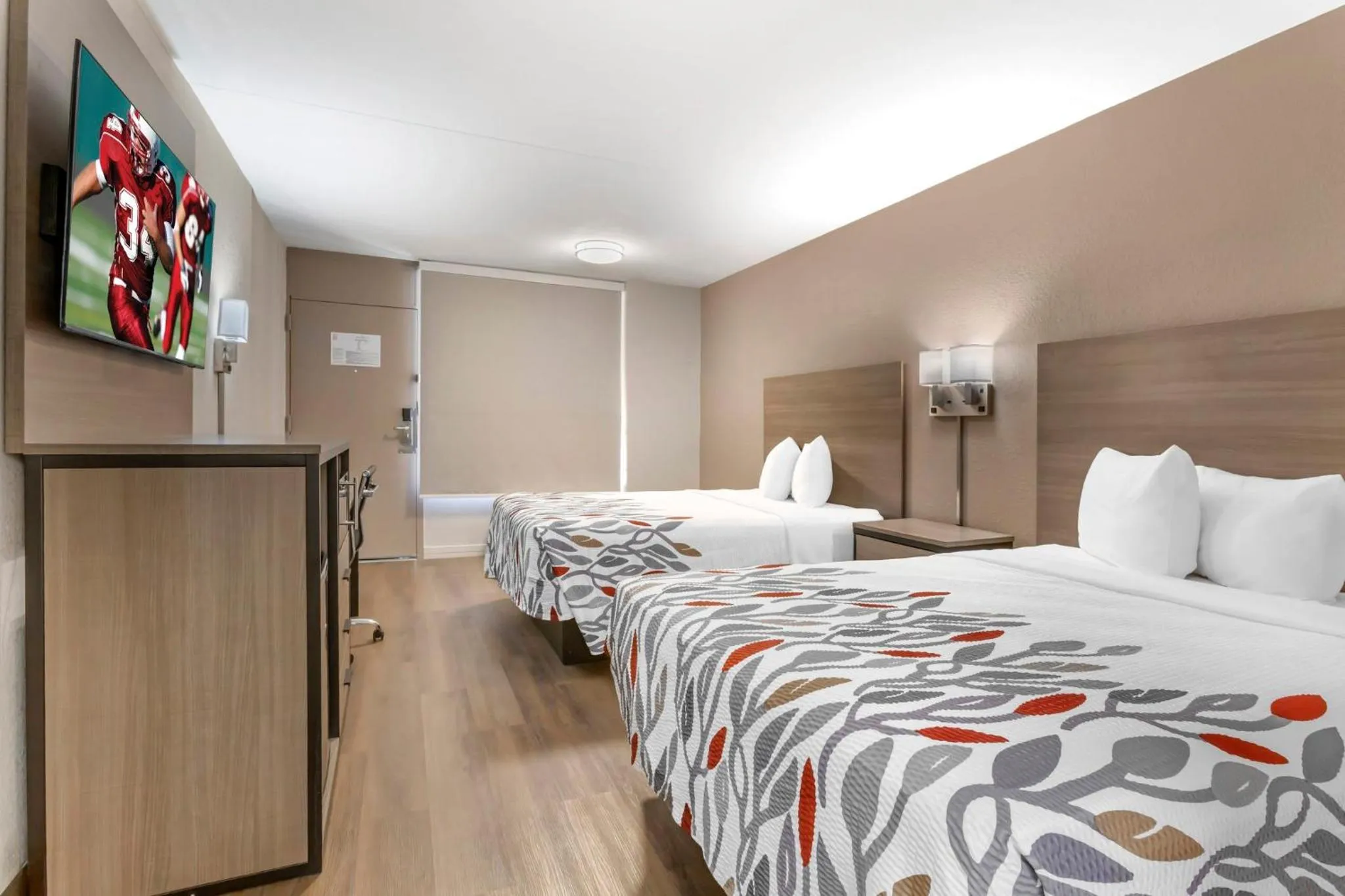 Photo of the whole room, Bed in Red Roof Inn Tucson South - Airport