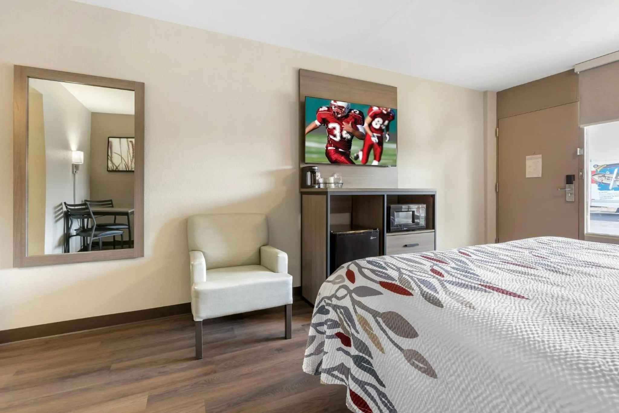 Bedroom, Bed in Red Roof Inn Tucson South - Airport