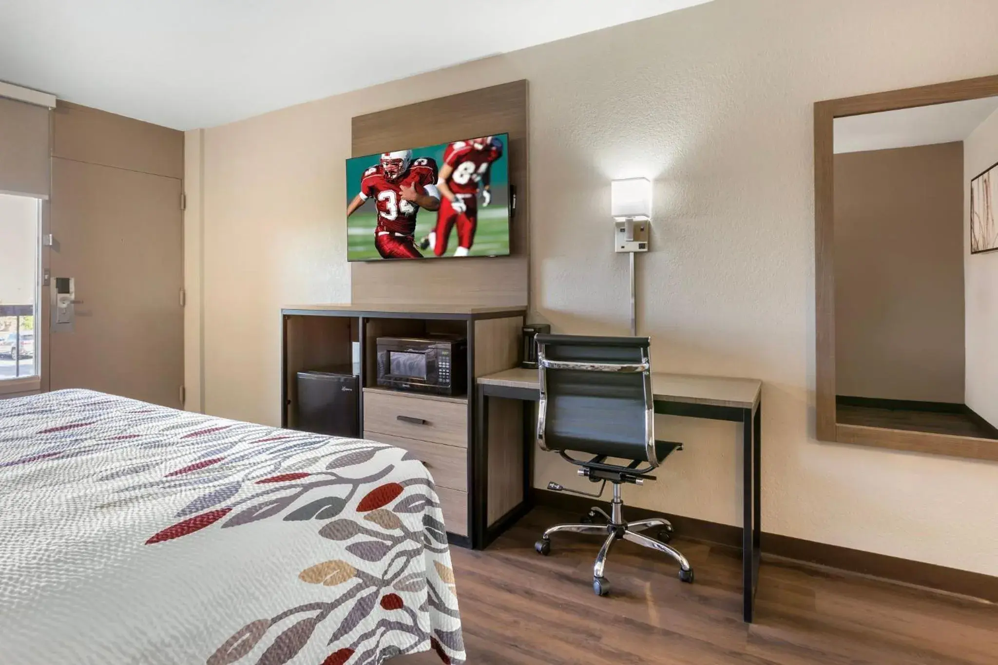 Photo of the whole room, Bed in Red Roof Inn Tucson South - Airport Photo of the whole room, Bed in Red Roof Inn Tucson South - Airport