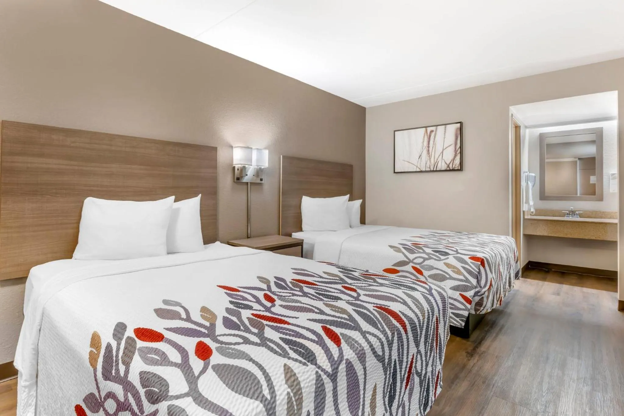 Photo of the whole room, Bed in Red Roof Inn Tucson South - Airport