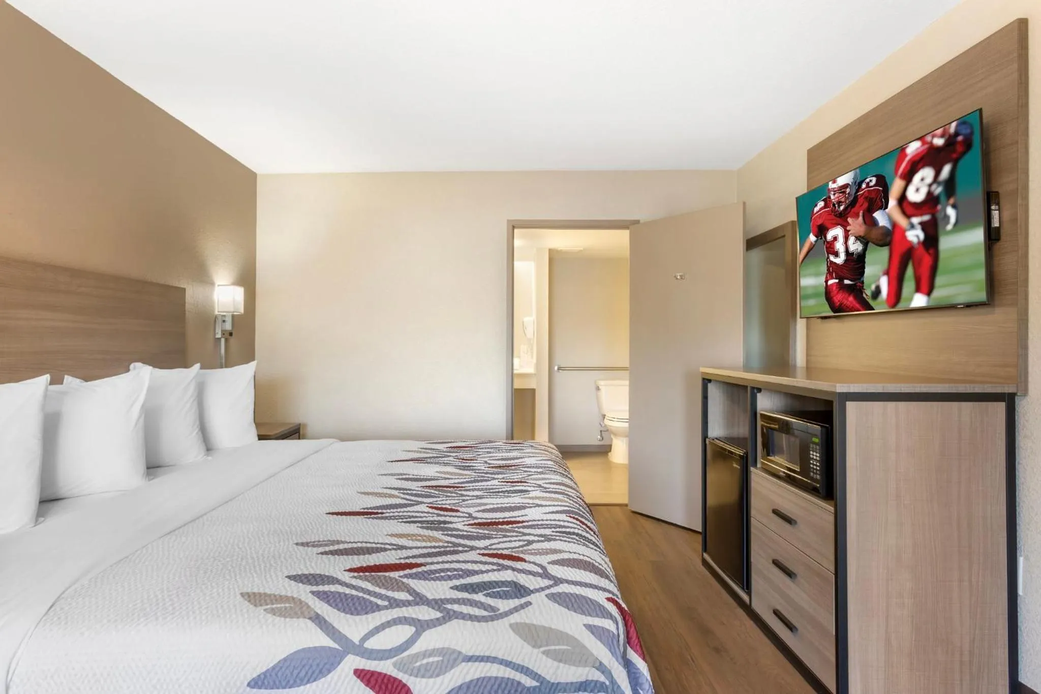 Bedroom, Bed in Red Roof Inn Tucson South - Airport