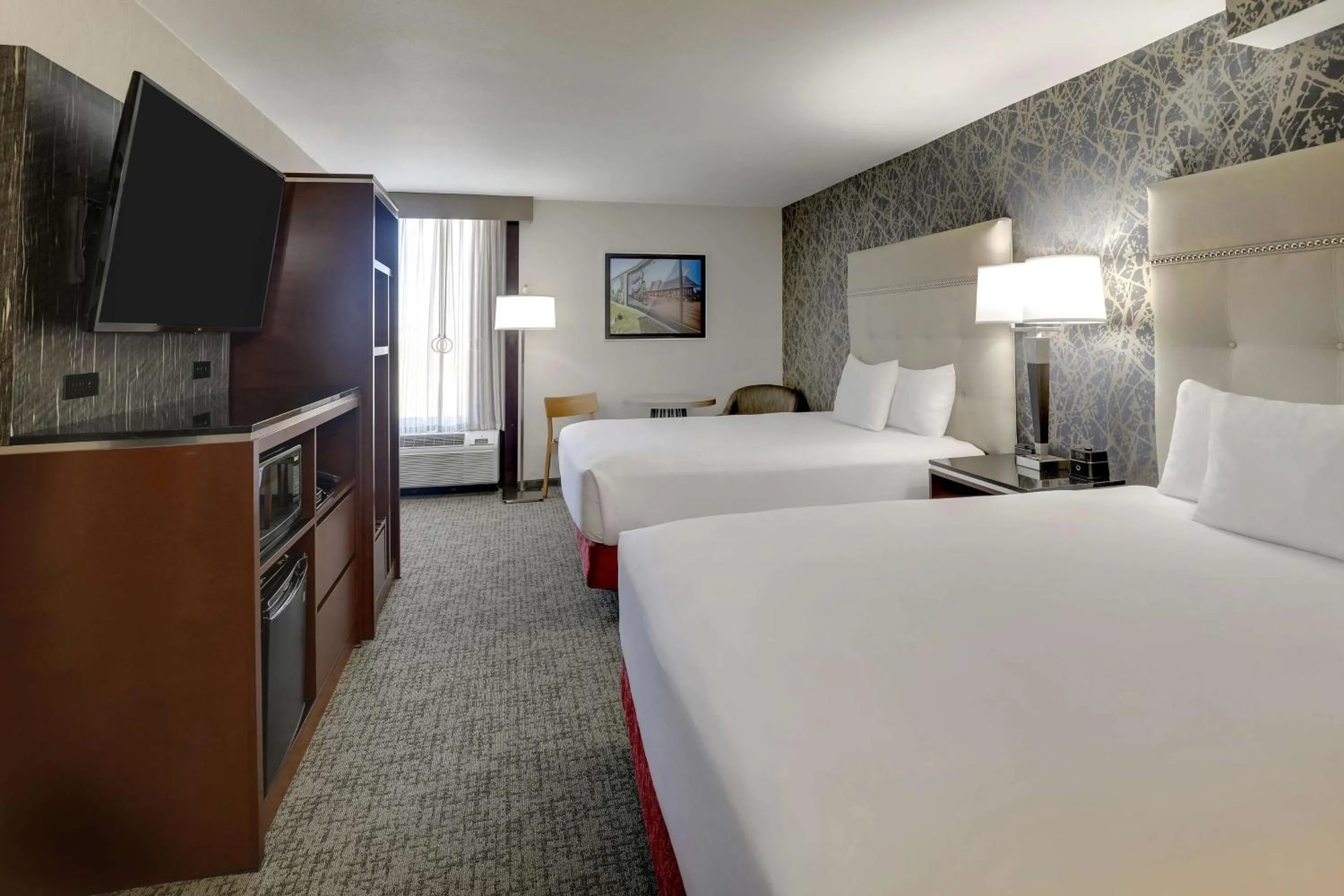 Bedroom, Bed in Drury Inn Paducah