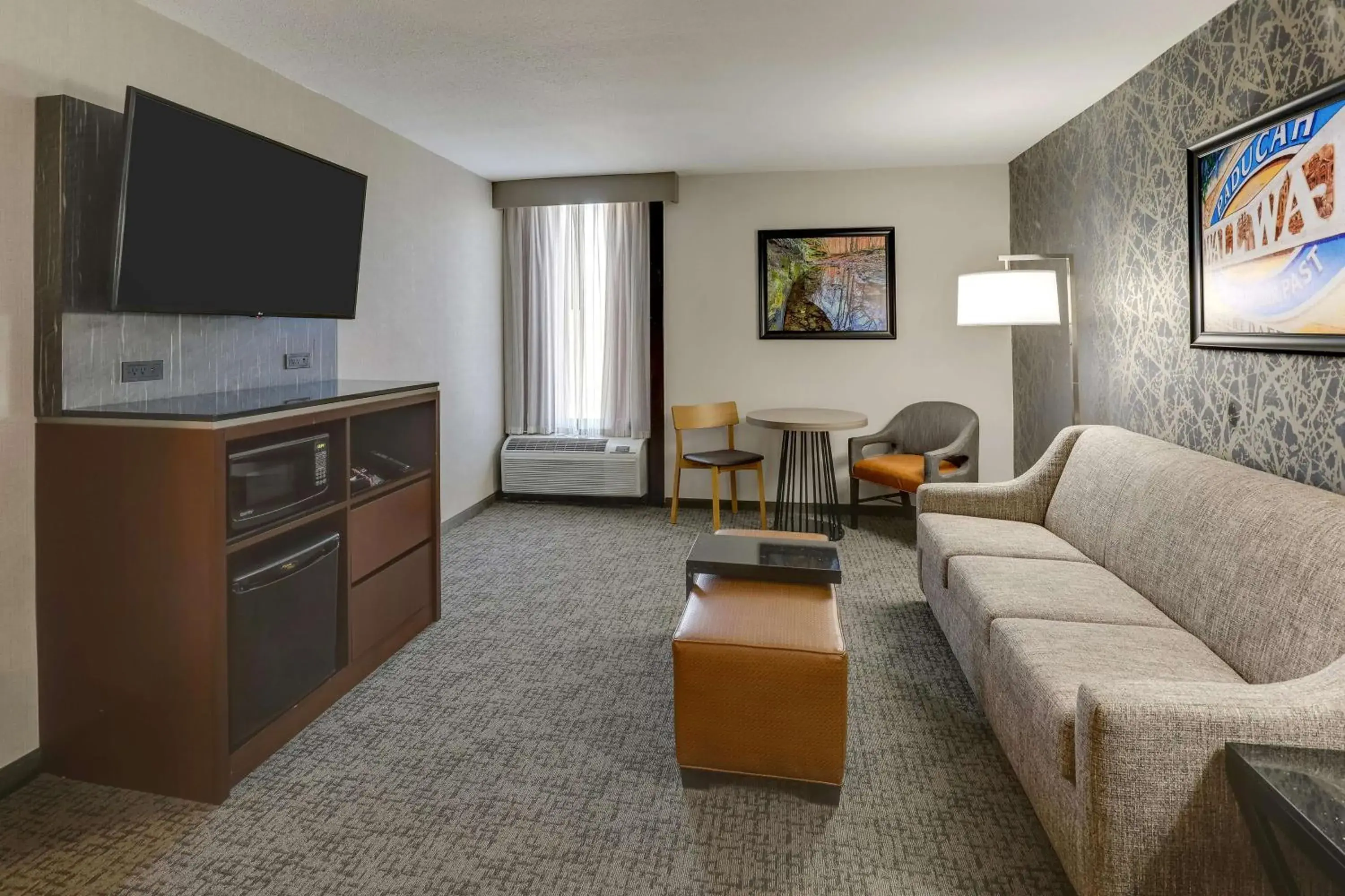 Bedroom in Drury Inn Paducah Bedroom in Drury Inn Paducah