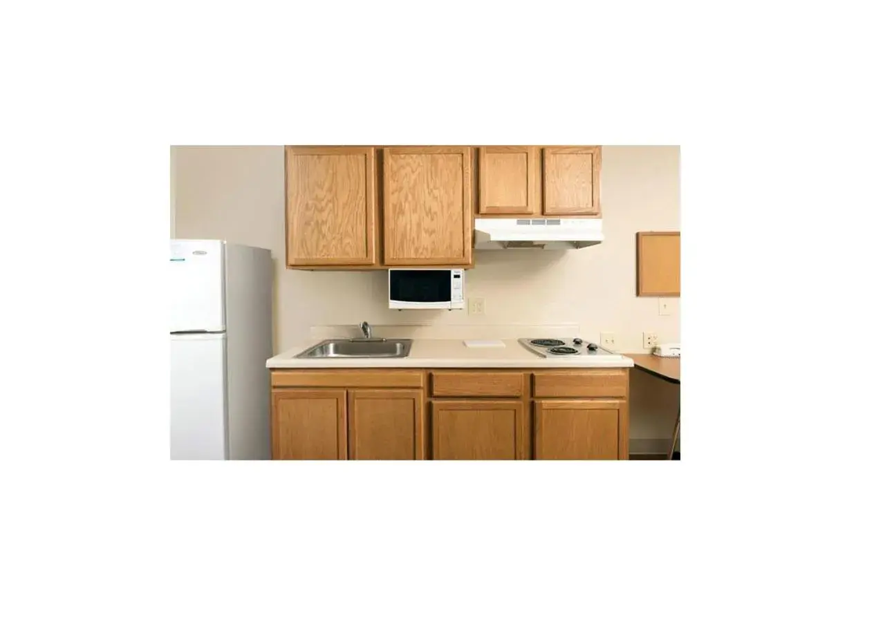 Kitchen or kitchenette, Kitchen/Kitchenette in WoodSpring Suites Fort Worth Forest Hill