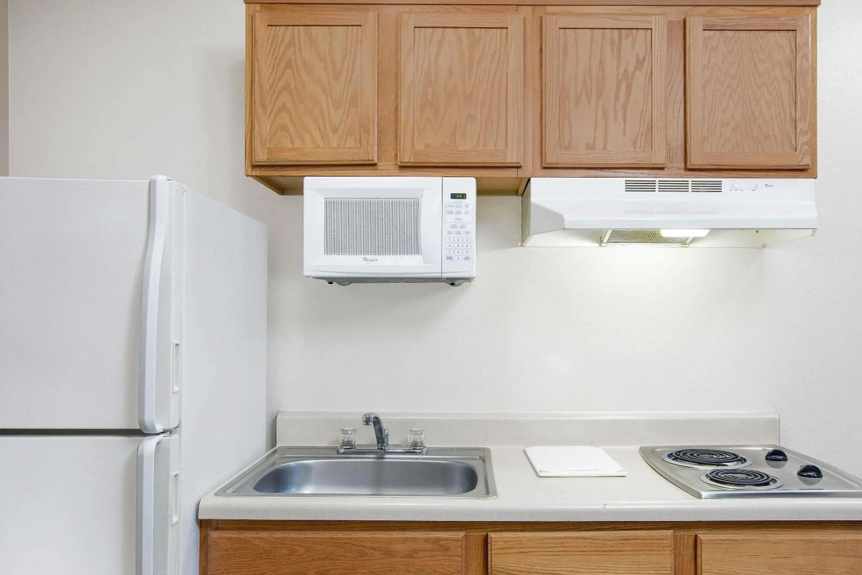 Photo of the whole room, Kitchen/Kitchenette in WoodSpring Suites Fort Worth Forest Hill