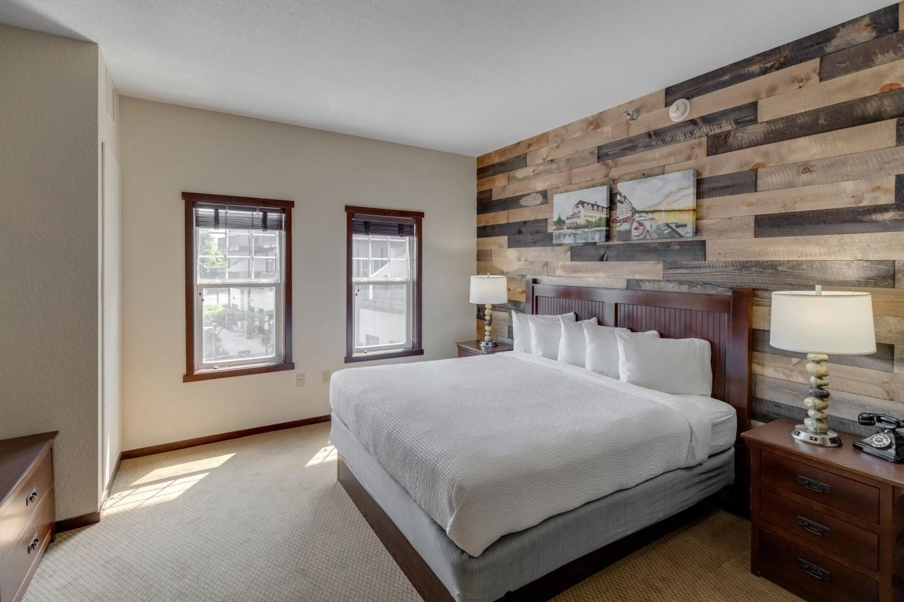 Bedroom, Bed in Chase On The Lake