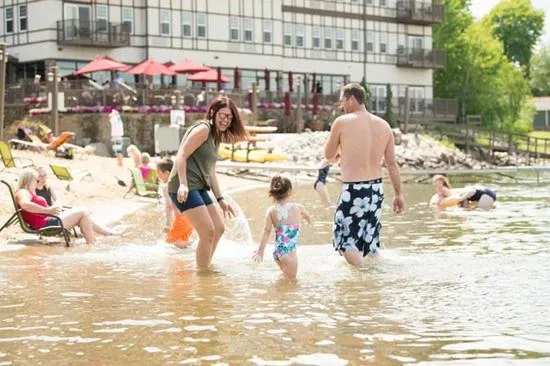 Day in Chase On The Lake