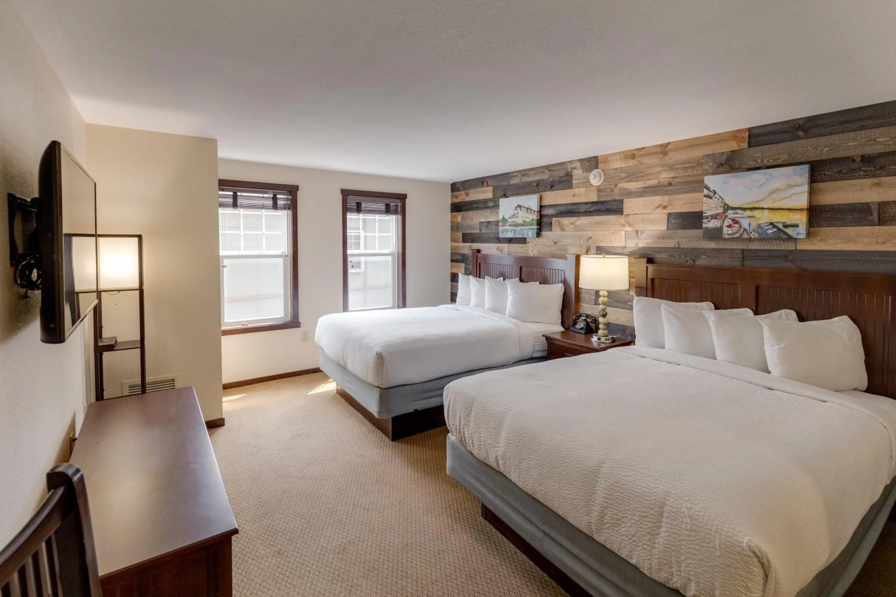 Bed in Chase On The Lake