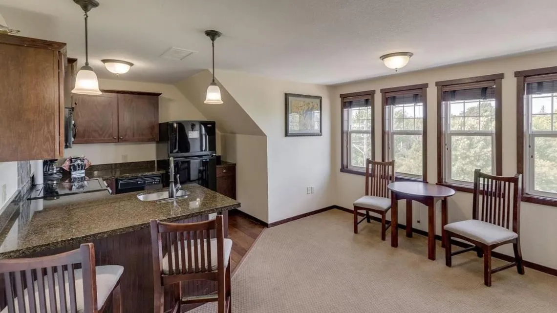 Kitchen or kitchenette in Chase On The Lake