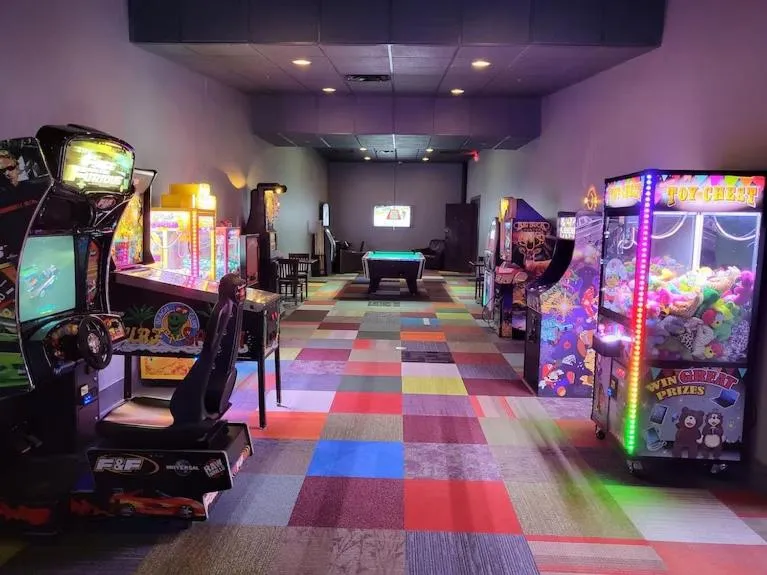 Game Room in Chase On The Lake