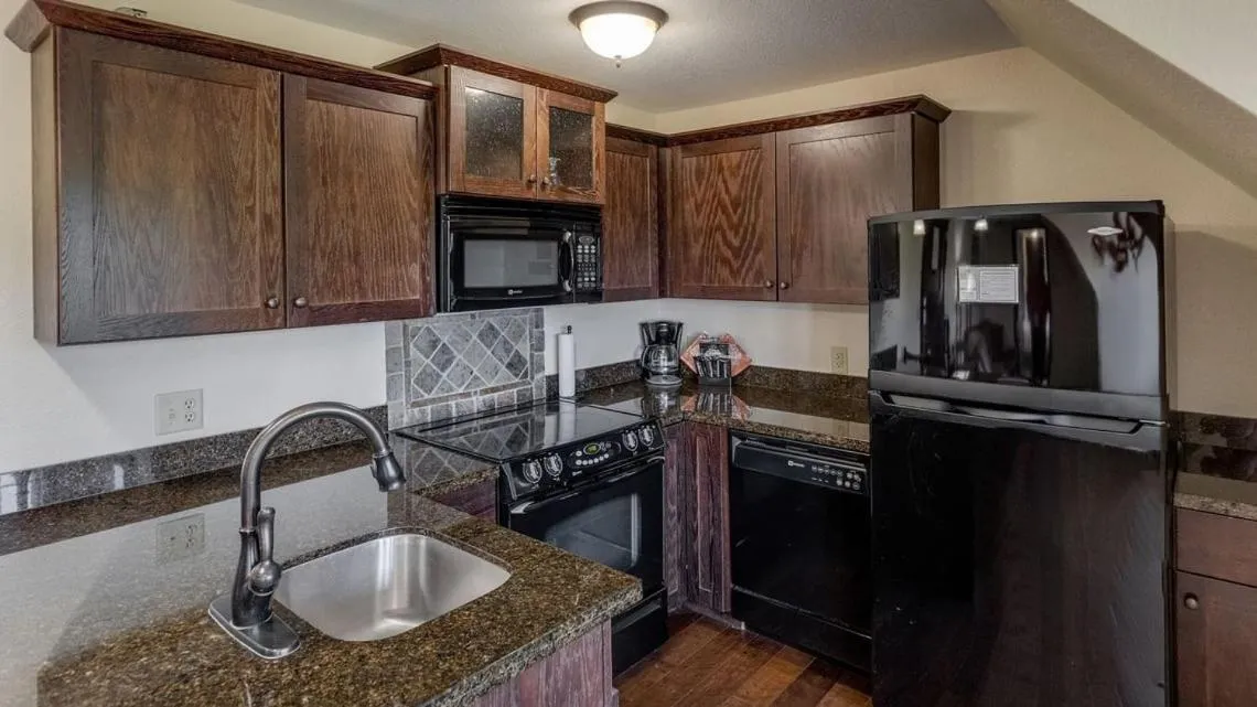 Kitchen or kitchenette in Chase On The Lake