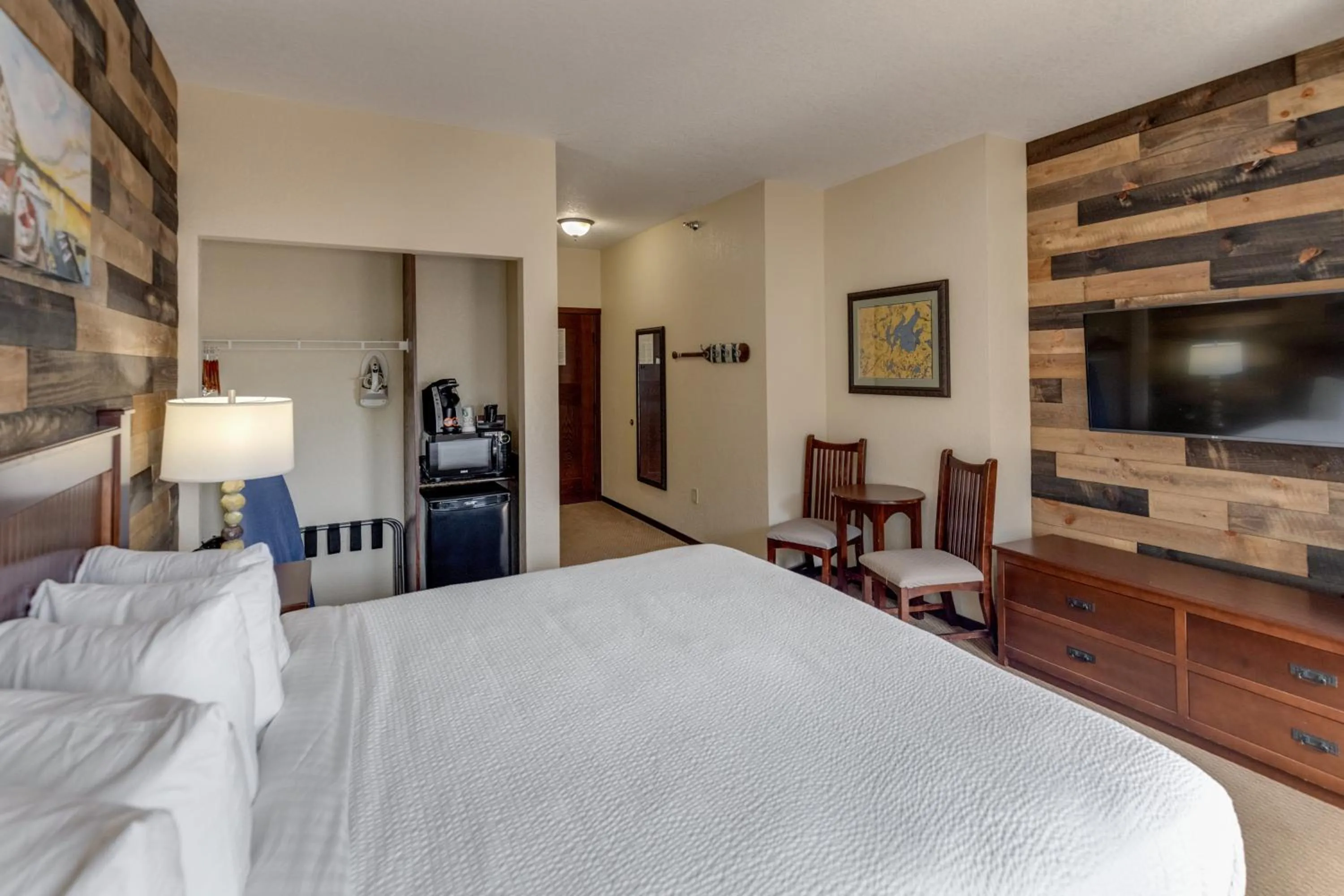 Bed in Chase On The Lake