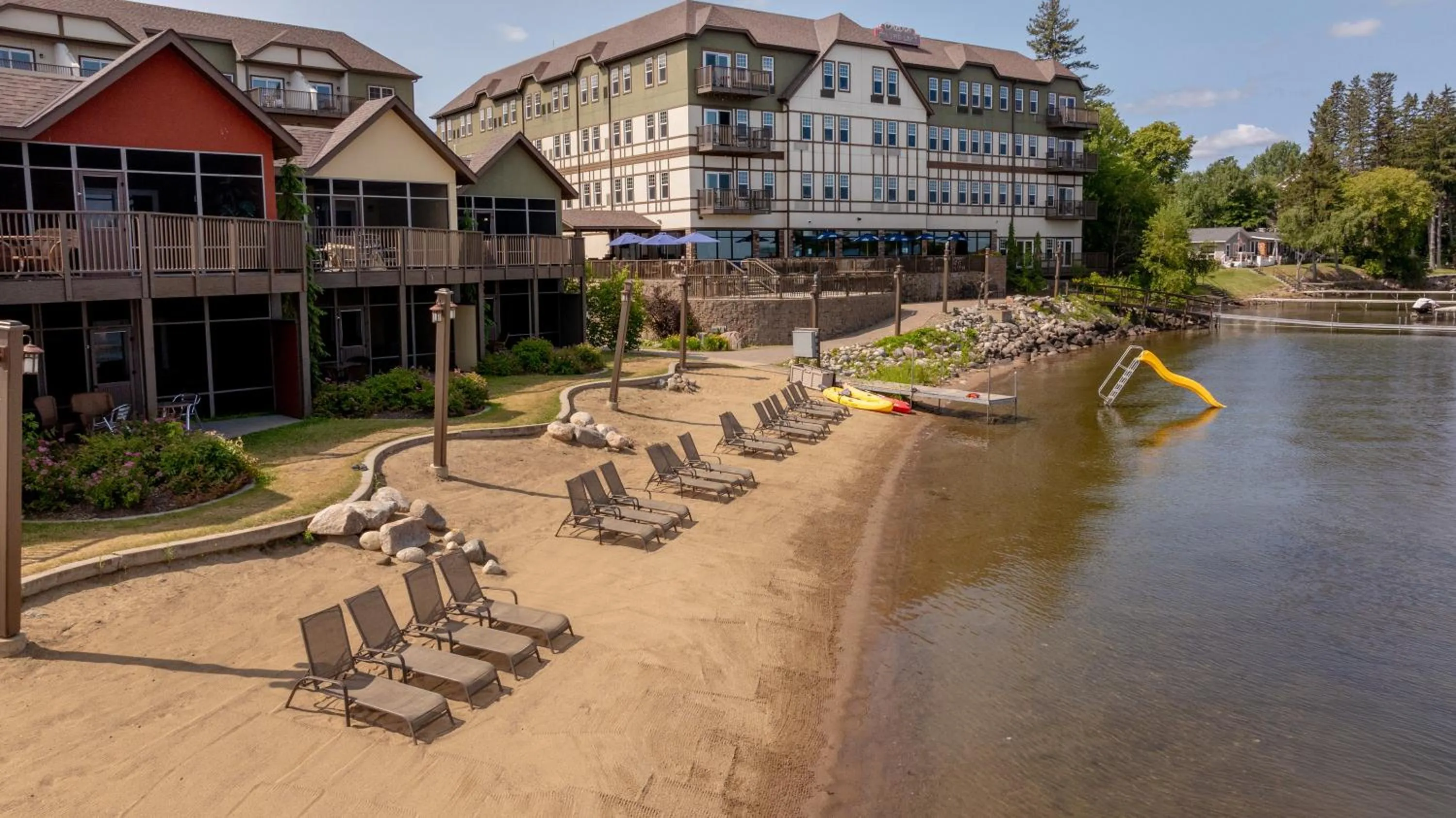 Beach in Chase On The Lake