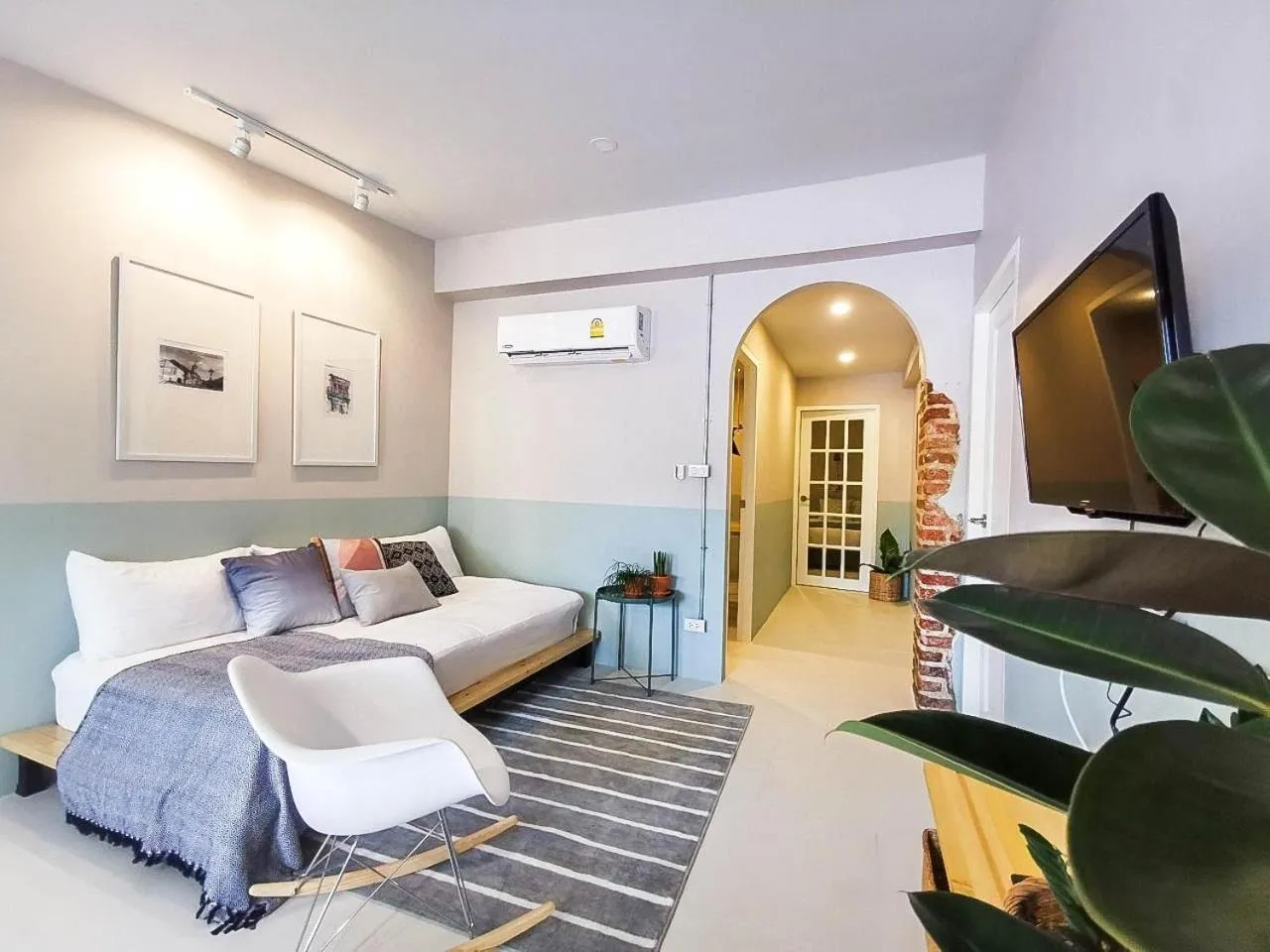 Living room in Snoozy Guesthouse