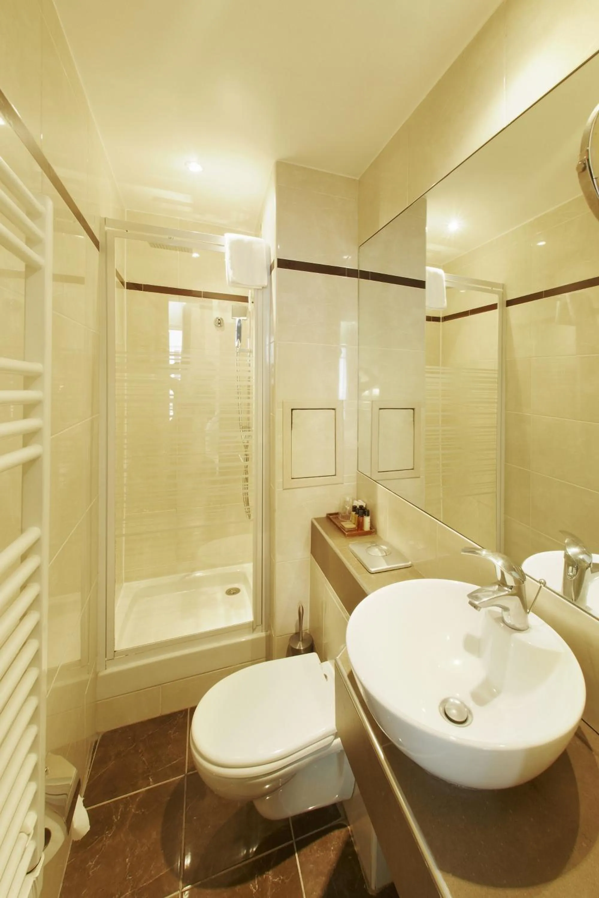 Bathroom in Hôtel Poussin